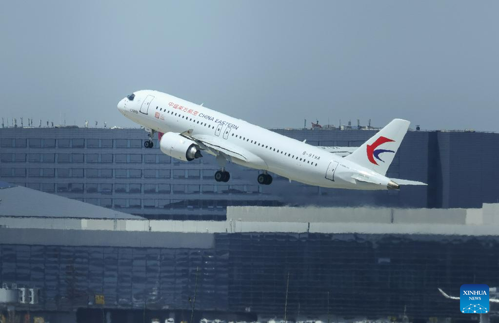 C919 lần đầu ti&ecirc;n thực hiện chuyến bay ra ngo&agrave;i l&atilde;nh thổ Trung Quốc, tham dự triển l&atilde;m h&agrave;ng kh&ocirc;ng lớn nhất ch&acirc;u &Aacute;. (Ảnh: T&acirc;n Hoa X&atilde;)
