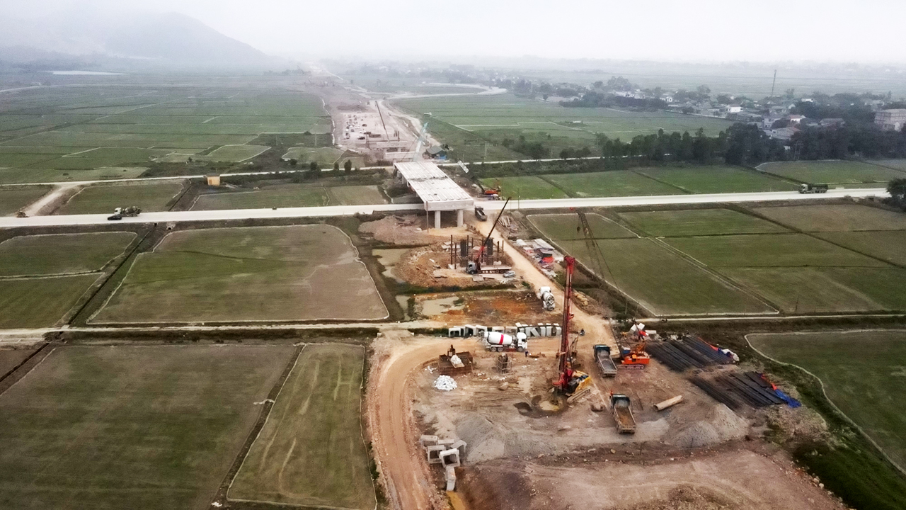 Ph&oacute; thủ tướng: Tiếp tục vượt kh&oacute;, nối th&ocirc;ng cao tốc từ H&agrave; Nội đến Vinh dịp 30/4- Ảnh 5.