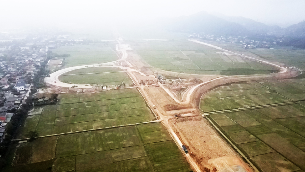 Ph&oacute; thủ tướng: Tiếp tục vượt kh&oacute;, nối th&ocirc;ng cao tốc từ H&agrave; Nội đến Vinh dịp 30/4- Ảnh 6.