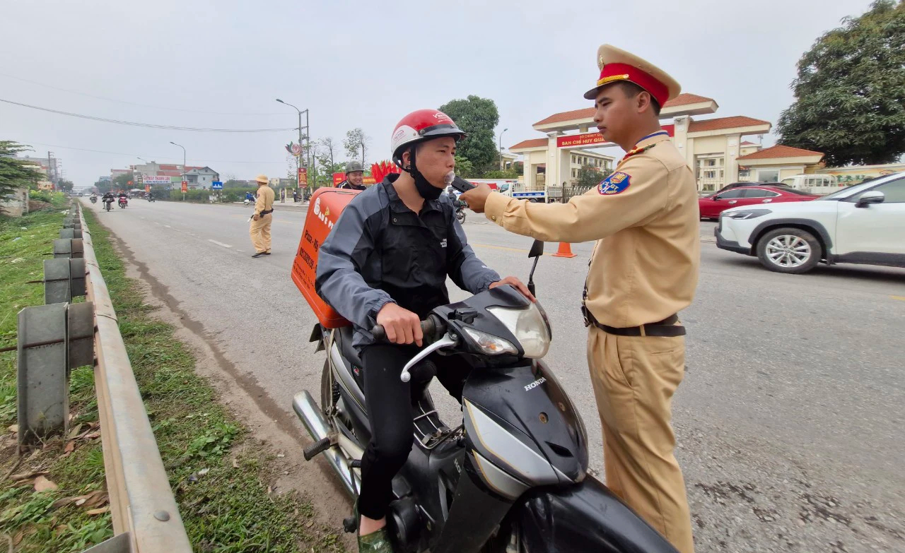 Bắc Giang: Vì sao xử phạt nhiều nhưng TNGT vẫn tăng dịp Tết?- Ảnh 2. Bắc Giang: Vì sao xử phạt nhiều nhưng TNGT vẫn tăng dịp Tết?- Ảnh 2.