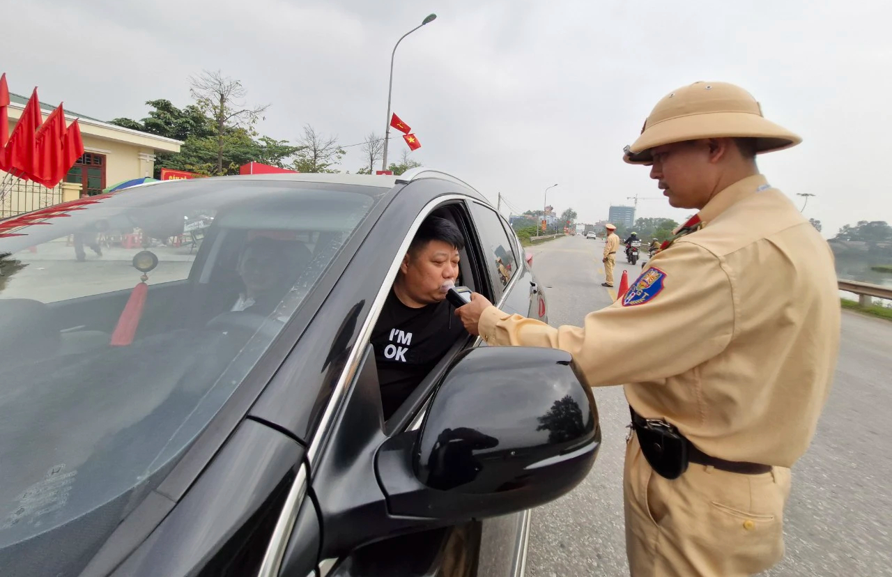 Bắc Giang: Vì sao xử phạt nhiều nhưng TNGT vẫn tăng dịp Tết?- Ảnh 1. Bắc Giang: Vì sao xử phạt nhiều nhưng TNGT vẫn tăng dịp Tết?- Ảnh 1.