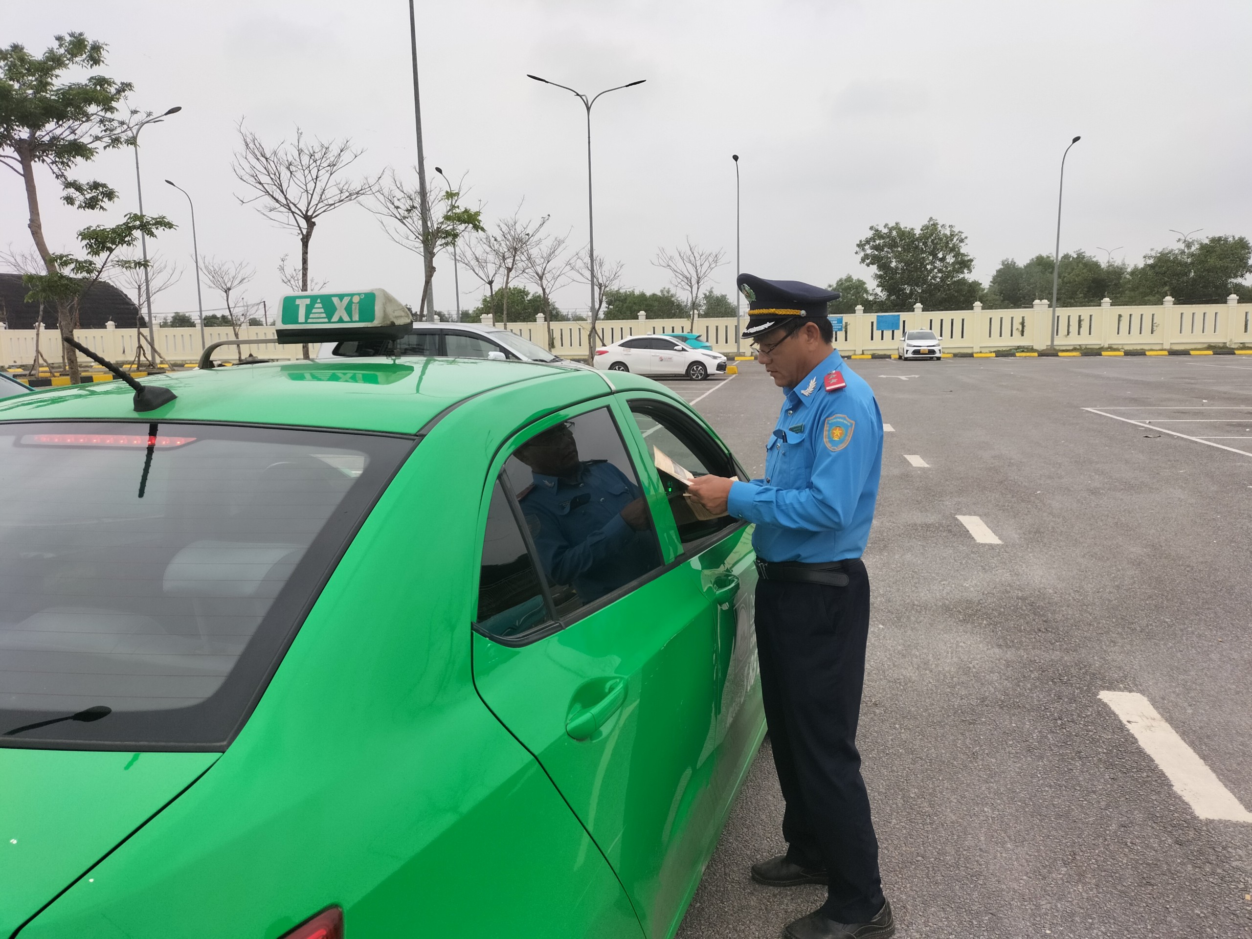 Xử nghi&ecirc;m vi phạm kinh doanh vận tải kh&aacute;ch, đảm bảo ATGT tại Quảng Nam- Ảnh 1.
