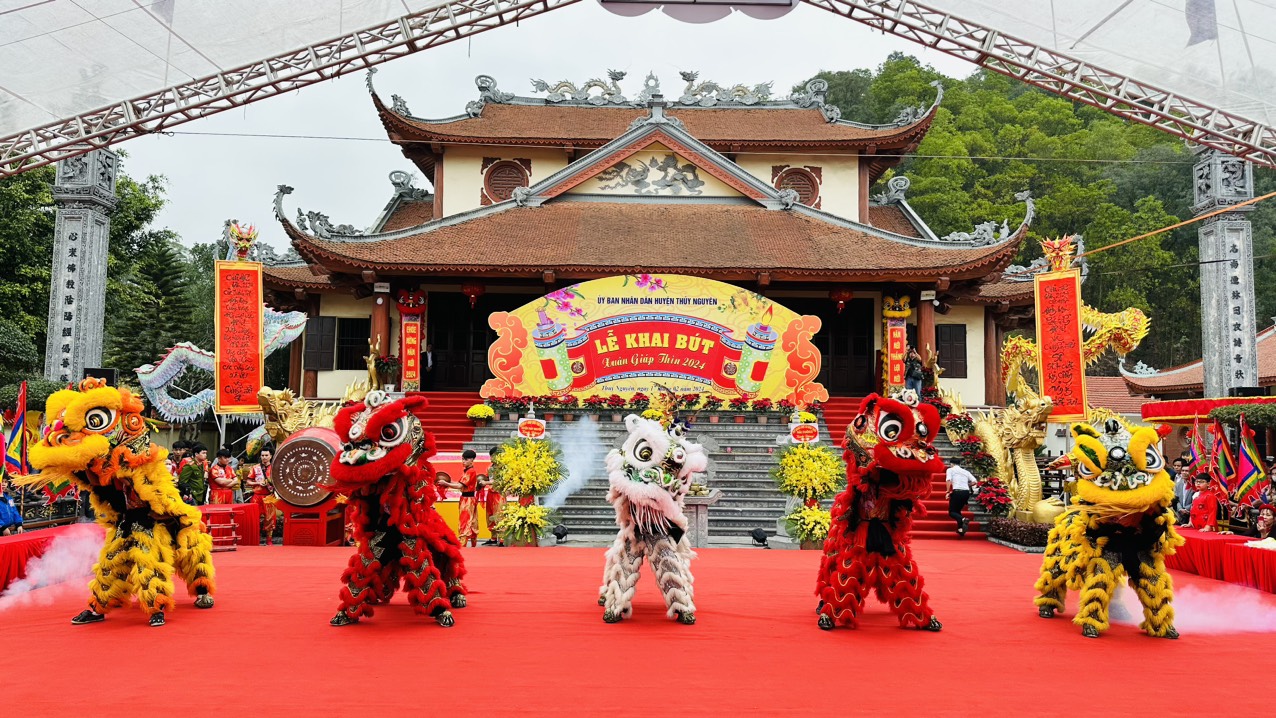 Hàng nghìn người dự lễ khai bút, thi viết thư pháp tại Hải Phòng- Ảnh 1. Hàng nghìn người dự lễ khai bút, thi viết thư pháp tại Hải Phòng- Ảnh 1.