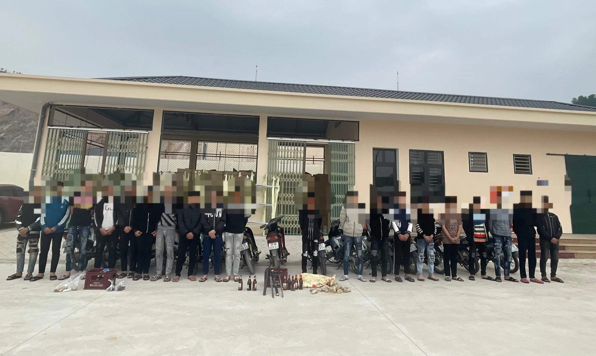 Ph&uacute; Thọ: Bắt giữ nh&oacute;m đối tượng tấn c&ocirc;ng người đi đường khiến một người tử vong- Ảnh 1.