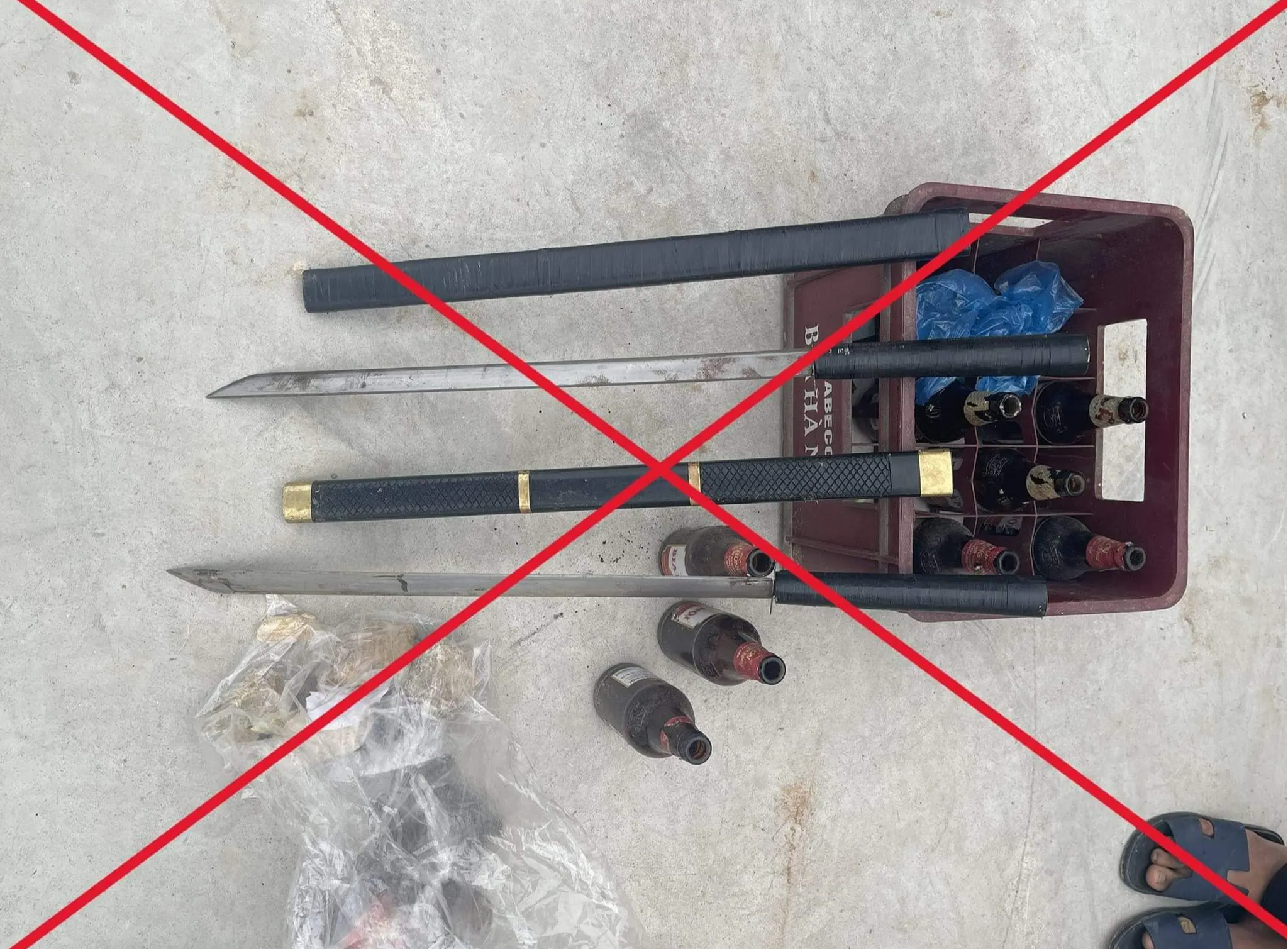 Ph&uacute; Thọ: Bắt giữ nh&oacute;m đối tượng tấn c&ocirc;ng người đi đường khiến một người tử vong- Ảnh 2.