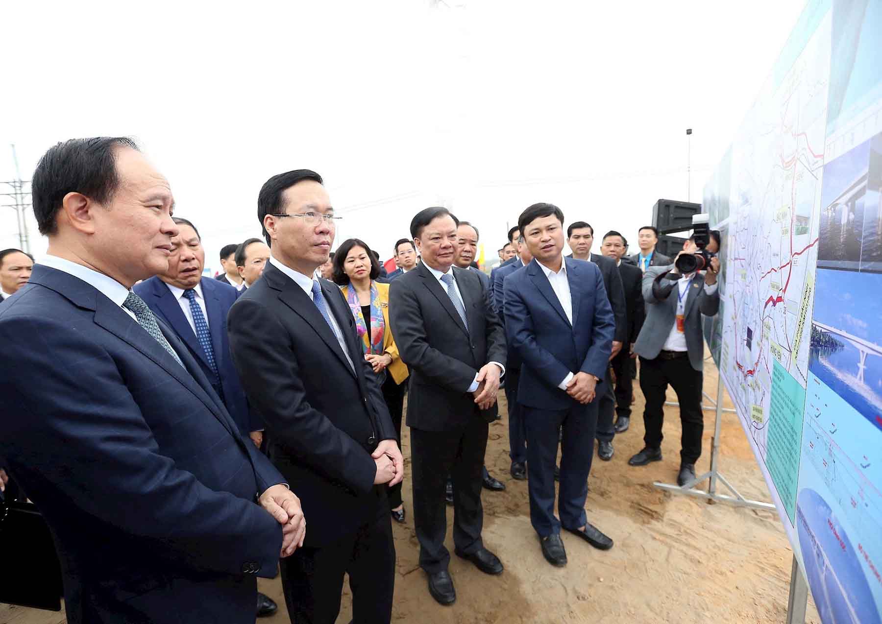 Chủ tịch nước V&otilde; Văn Thưởng thị s&aacute;t dự &aacute;n V&agrave;nh đai 4 - V&ugrave;ng Thủ đ&ocirc;- Ảnh 1.