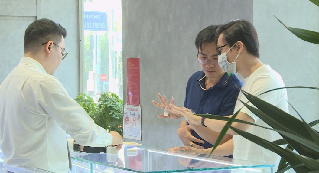 C&aacute;c cửa h&agrave;ng v&agrave;ng ở TP.HCM nhộn nhịp trước ng&agrave;y v&iacute;a Thần T&agrave;i- Ảnh 3.