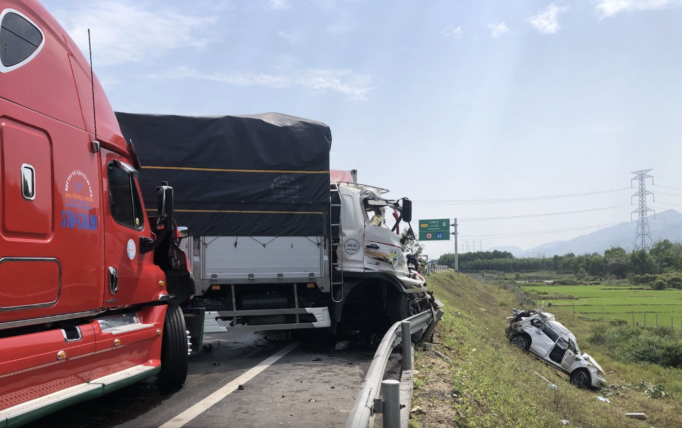 Thầy dạy lái chia sẻ kinh nghiệm lái xe trên cao tốc 2 làn- Ảnh 1. Thầy dạy lái chia sẻ kinh nghiệm lái xe trên cao tốc 2 làn- Ảnh 1.