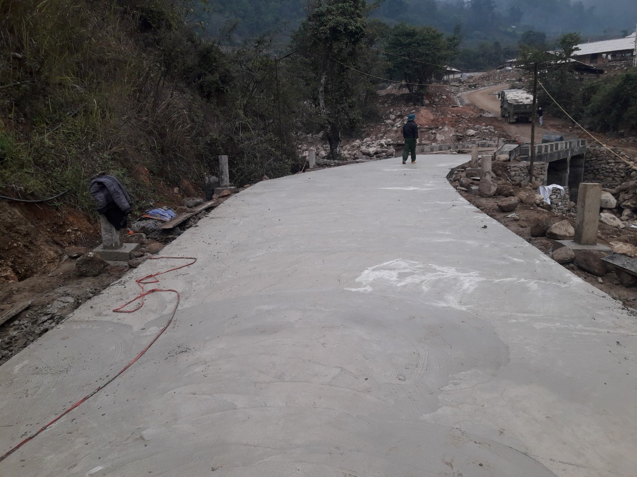 C&acirc;y cầu của B&aacute;o Giao th&ocirc;ng gi&uacute;p người d&acirc;n v&ugrave;ng cao Sơn La đi lại an to&agrave;n, tho&aacute;t ngh&egrave;o- Ảnh 9.