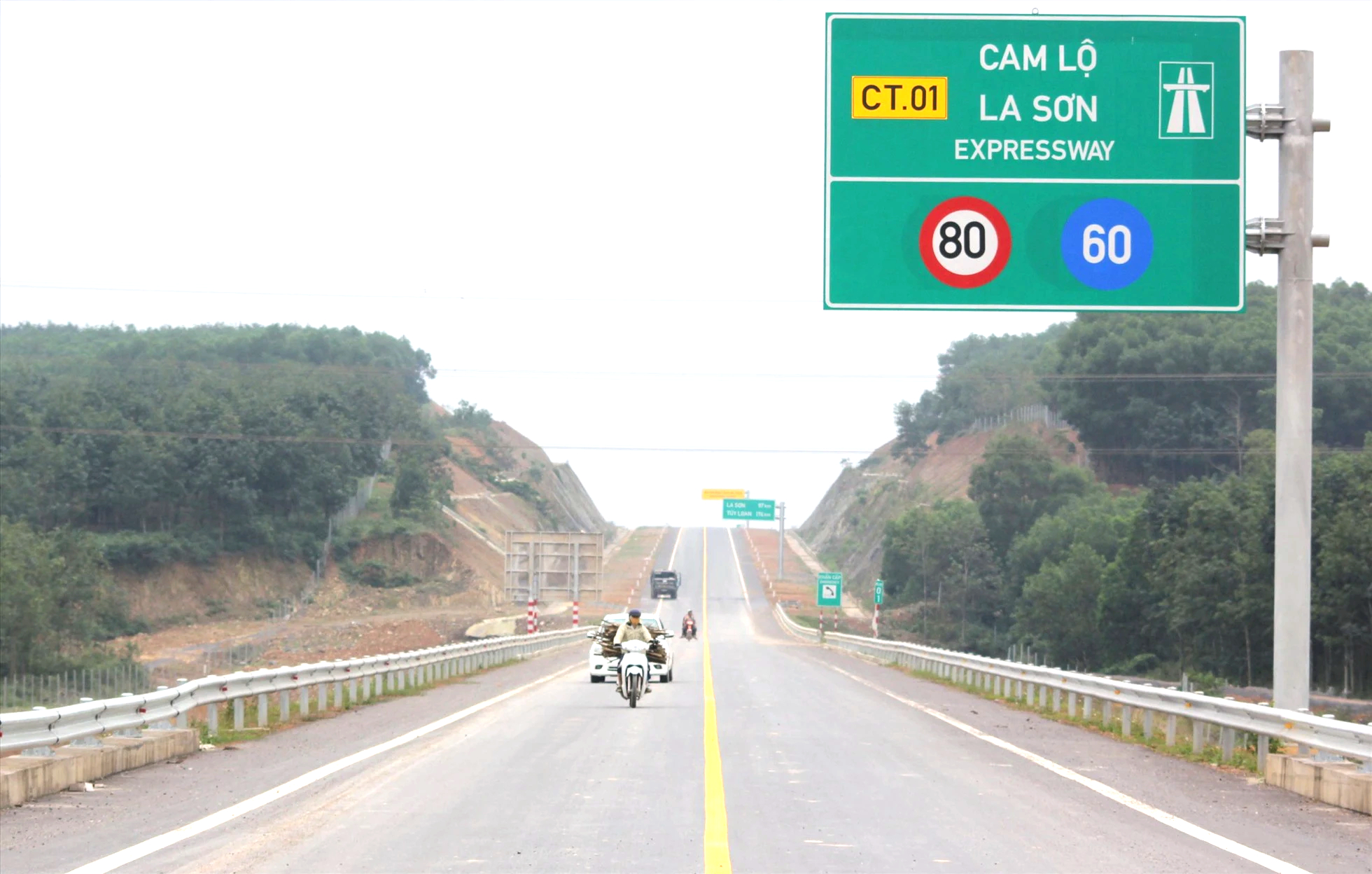 Thầy dạy lái chia sẻ kinh nghiệm lái xe trên cao tốc 2 làn- Ảnh 2. Thầy dạy lái chia sẻ kinh nghiệm lái xe trên cao tốc 2 làn- Ảnh 2.