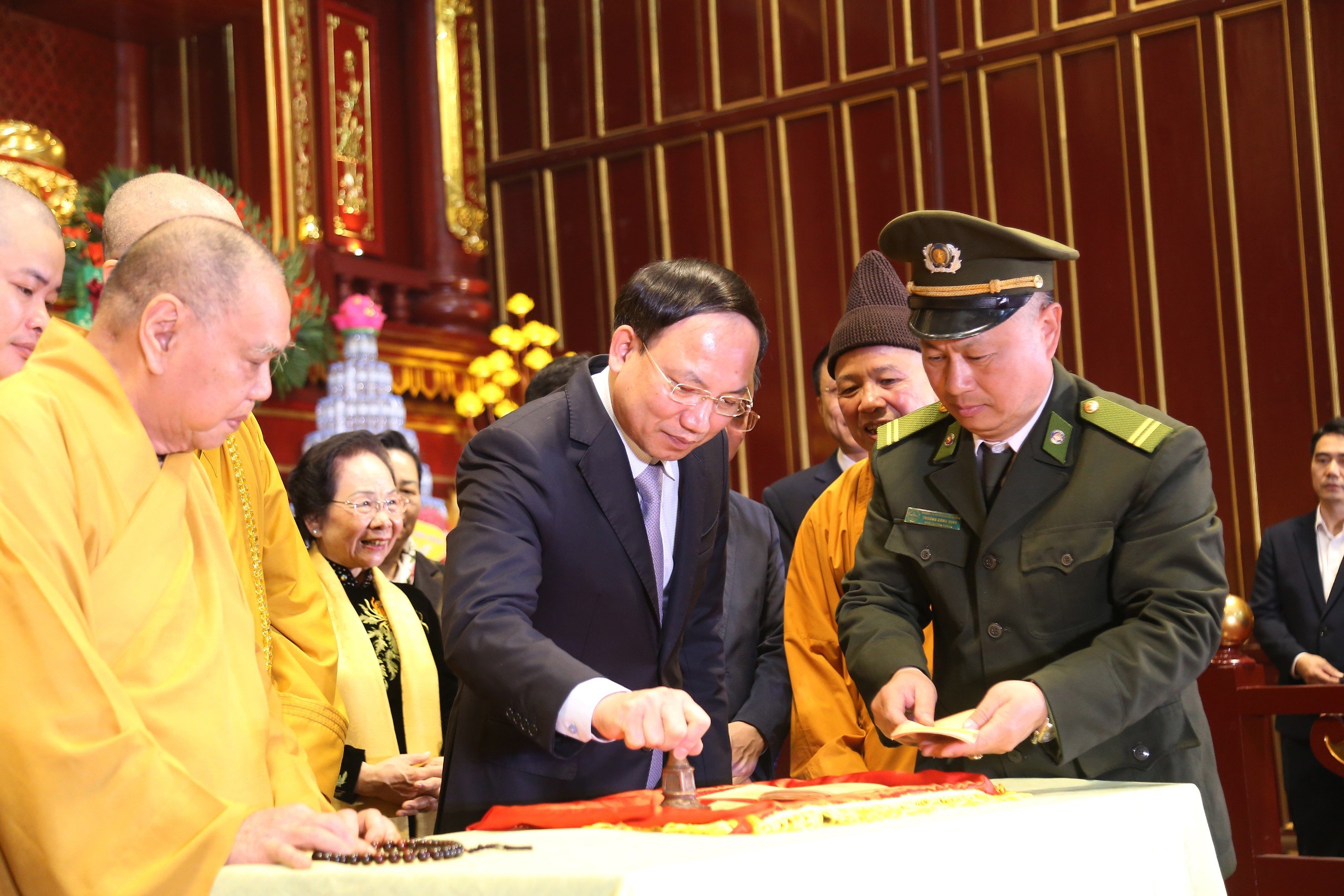 H&agrave;ng vạn du kh&aacute;ch về khai hội xu&acirc;n Y&ecirc;n Tử, giao th&ocirc;ng thuận lợi- Ảnh 3.