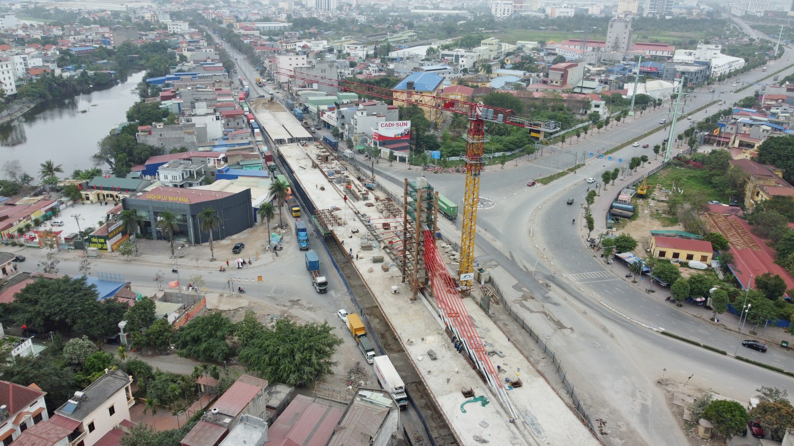 Tất bật c&ocirc;ng trường n&uacute;t giao kh&aacute;c mức tr&ecirc;n quốc lộ 5- Ảnh 13.