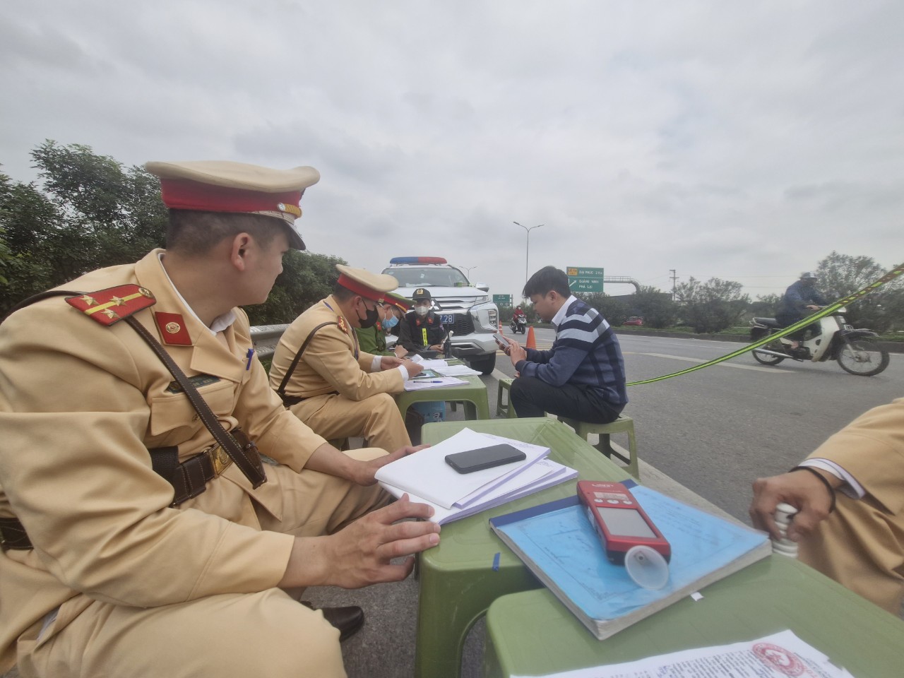 H&agrave;ng trăm t&agrave;i xế vi phạm tốc độ v&igrave; nhầm QL1 qua Bắc Ninh l&agrave;... cao tốc- Ảnh 4.