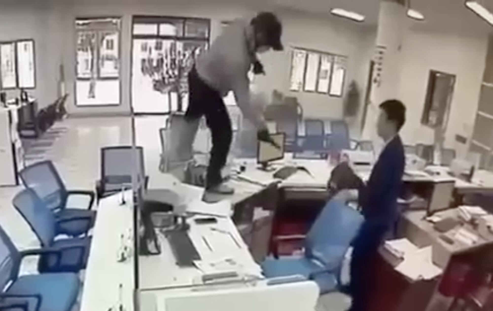 Đ&atilde; bắt được nghi can vụ cướp ng&acirc;n h&agrave;ng ở Nghệ An- Ảnh 1.