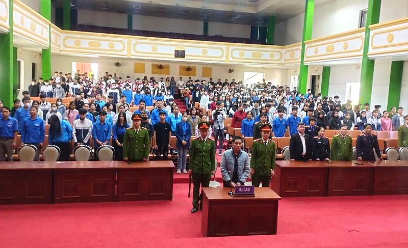 Lĩnh 9 th&aacute;ng t&ugrave; v&igrave; chở thu&ecirc; ph&aacute;o cho người lạ, lấy 1,5 triệu tiền c&ocirc;ng- Ảnh 1.