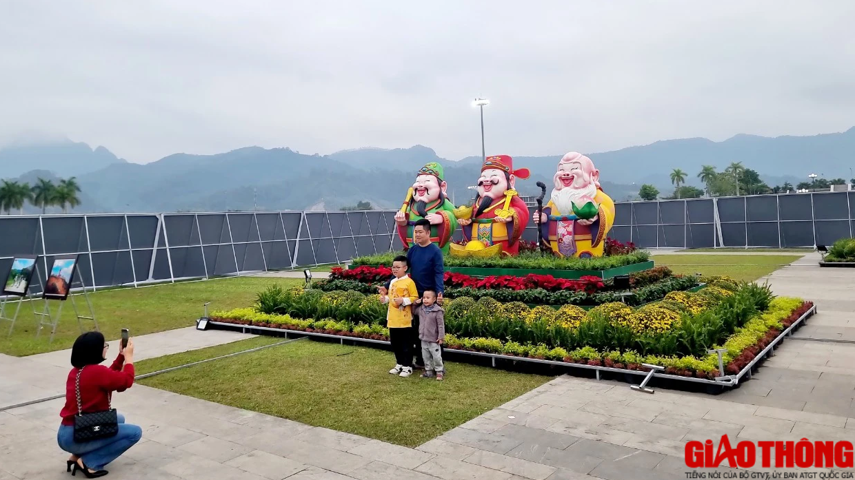 Trầm trồ trước linh vật Trầm trồ trước linh vật