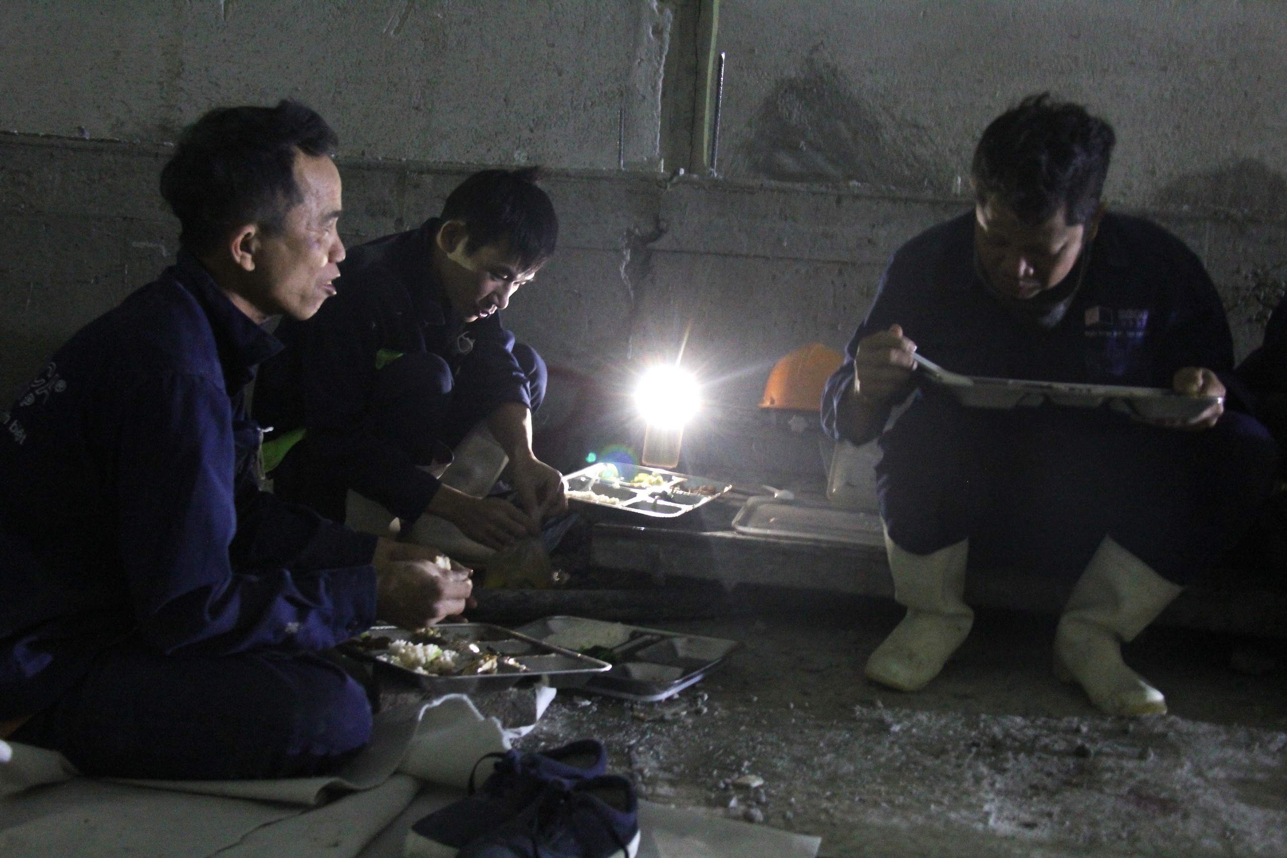 Đua tiến độ đêm ngày trên cao tốc Cam Lâm - Vĩnh Hảo, dồn lực làm hầm Núi Vung- Ảnh 13. Đua tiến độ đêm ngày trên cao tốc Cam Lâm - Vĩnh Hảo, dồn lực làm hầm Núi Vung- Ảnh 13.