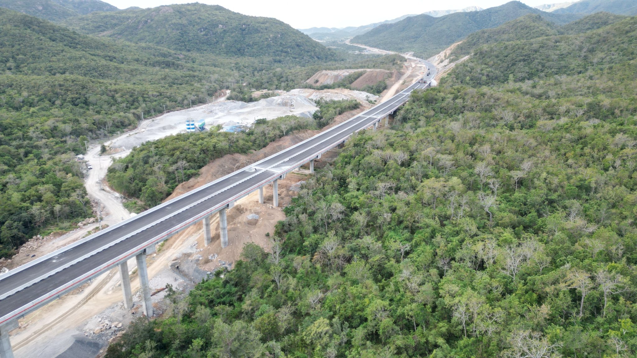 Đua tiến độ đêm ngày trên cao tốc Cam Lâm - Vĩnh Hảo, dồn lực làm hầm Núi Vung- Ảnh 15. Đua tiến độ đêm ngày trên cao tốc Cam Lâm - Vĩnh Hảo, dồn lực làm hầm Núi Vung- Ảnh 15.