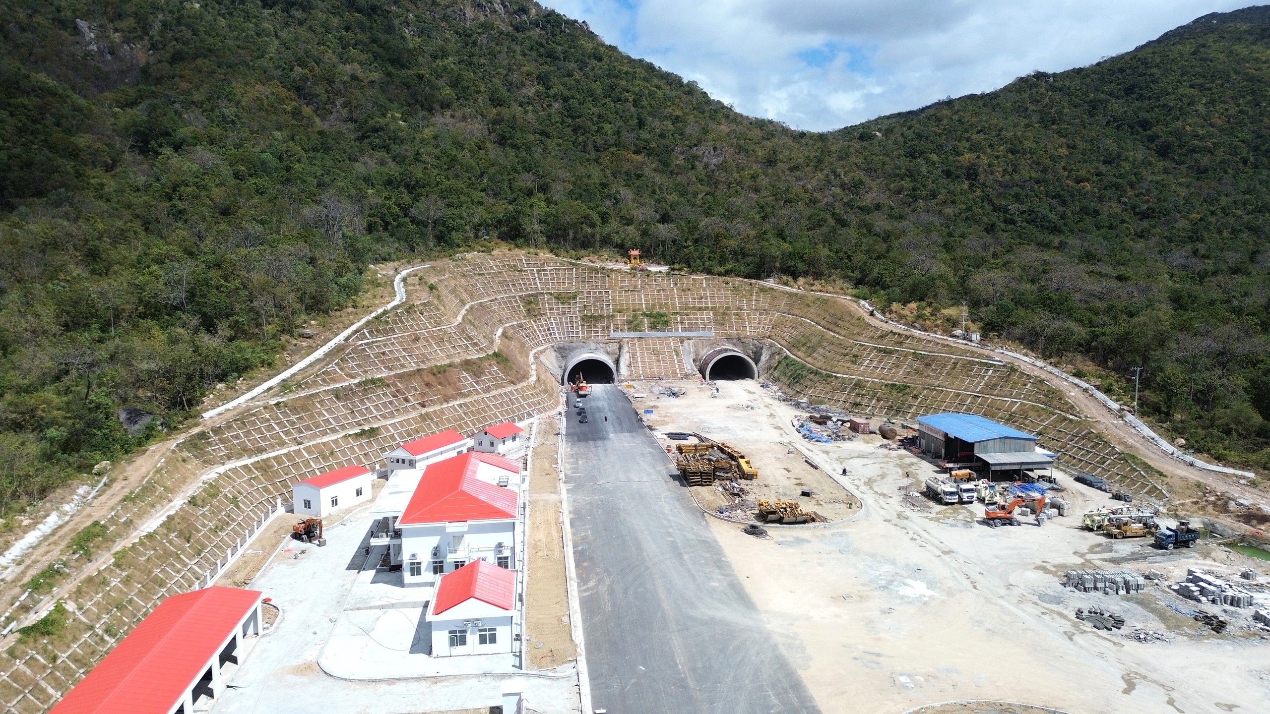 Đua tiến độ đêm ngày trên cao tốc Cam Lâm - Vĩnh Hảo, dồn lực làm hầm Núi Vung- Ảnh 14. Đua tiến độ đêm ngày trên cao tốc Cam Lâm - Vĩnh Hảo, dồn lực làm hầm Núi Vung- Ảnh 14.