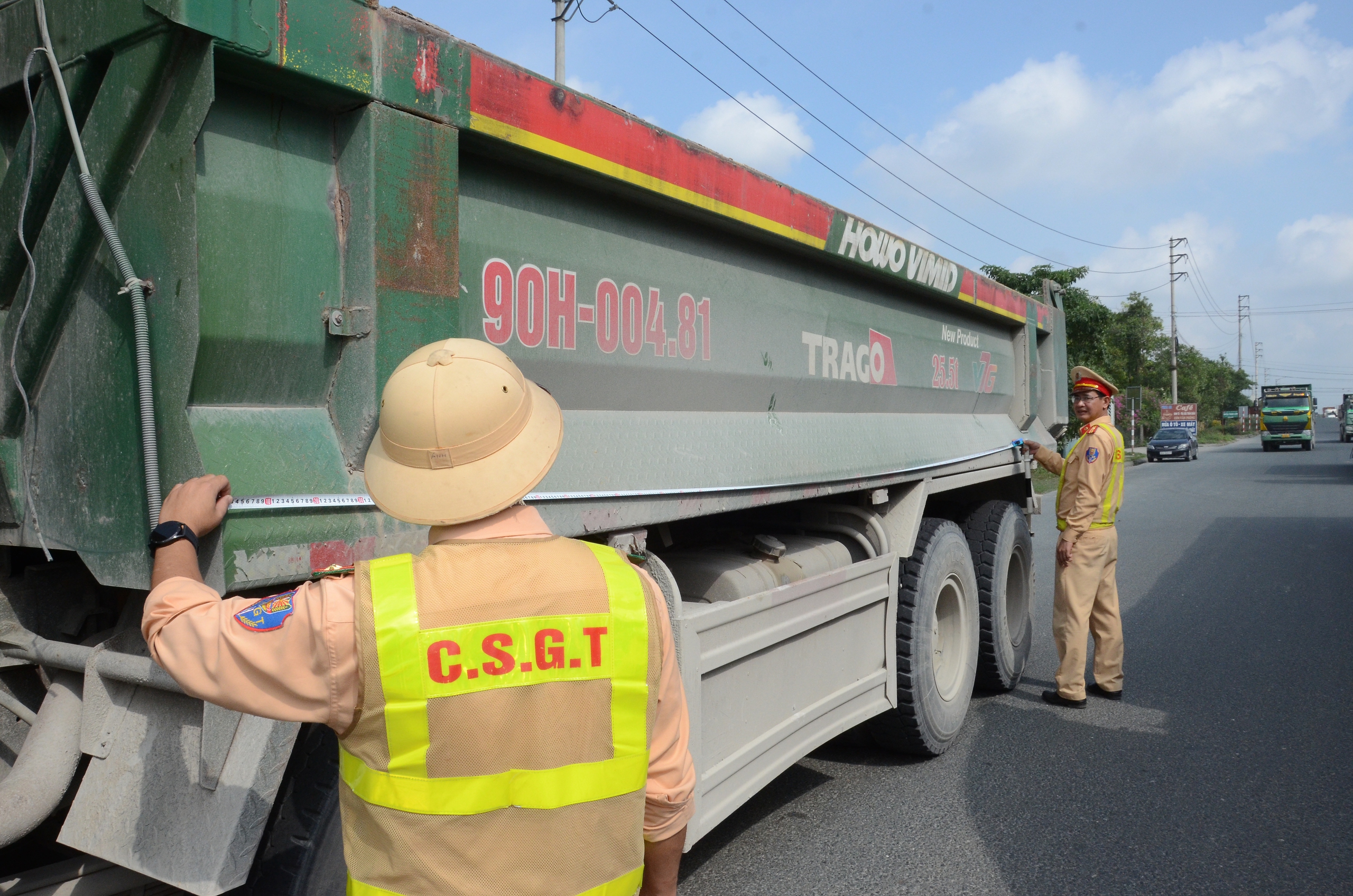 Hà Nam lập tổ công tác đảm bảo ATGT, kéo giảm tai nạn- Ảnh 2. Hà Nam lập tổ công tác đảm bảo ATGT, kéo giảm tai nạn- Ảnh 2.