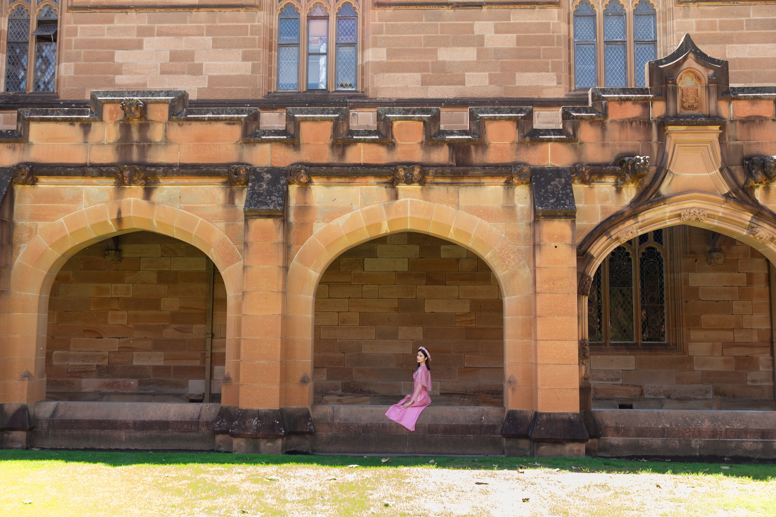 Hoa hậu &Yacute; Nhi rạng rỡ trong t&agrave; &aacute;o d&agrave;i tại &Uacute;c- Ảnh 8.