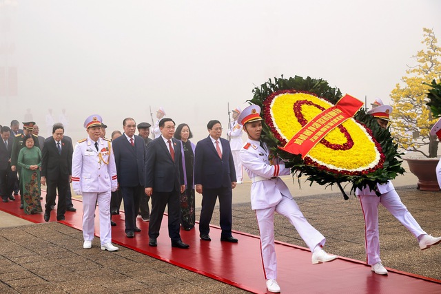 L&atilde;nh đạo Đảng, Nh&agrave; nước v&agrave;o Lăng viếng Chủ tịch Hồ Ch&iacute; Minh nh&acirc;n ng&agrave;y th&agrave;nh lập Đảng- Ảnh 1.
