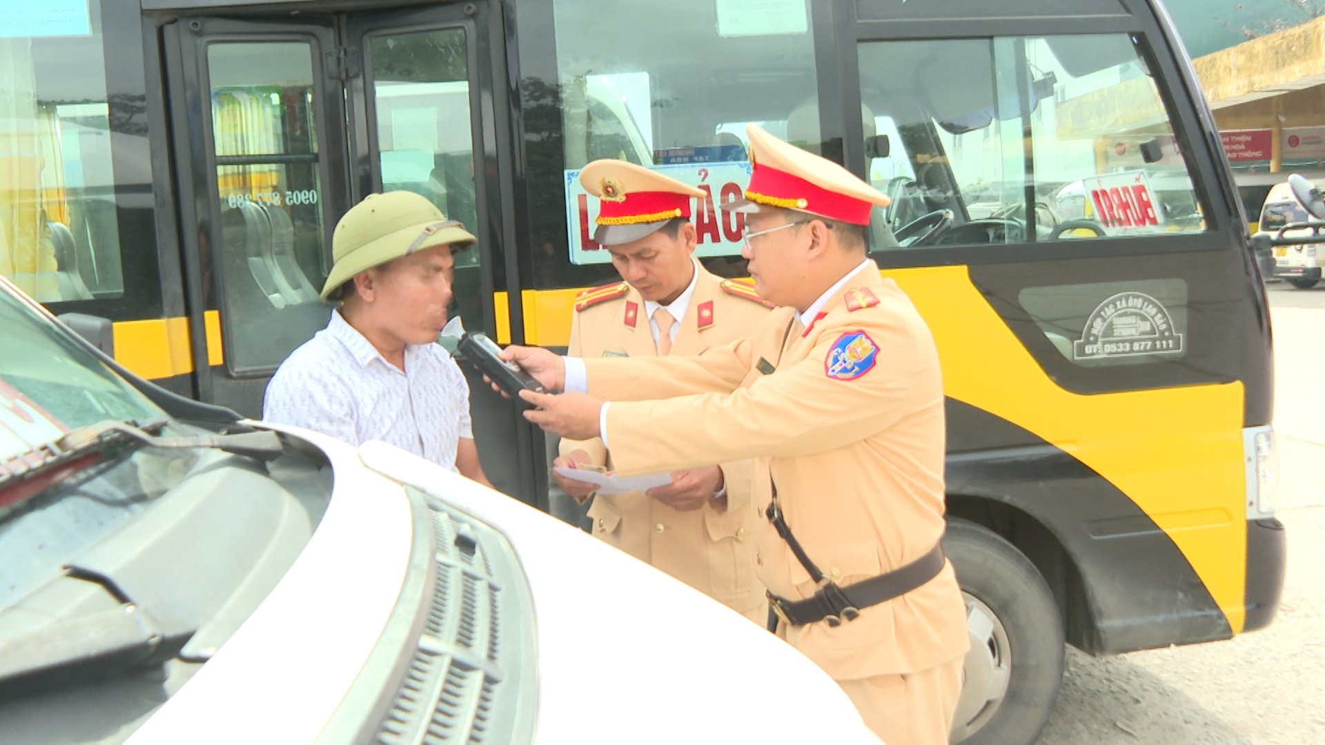 Thừa Thi&ecirc;n Huế: 15 ng&agrave;y ra qu&acirc;n, ph&aacute;t hiện gần 800 l&aacute;i xe vi phạm nồng độ cồn, ma t&uacute;y- Ảnh 1.