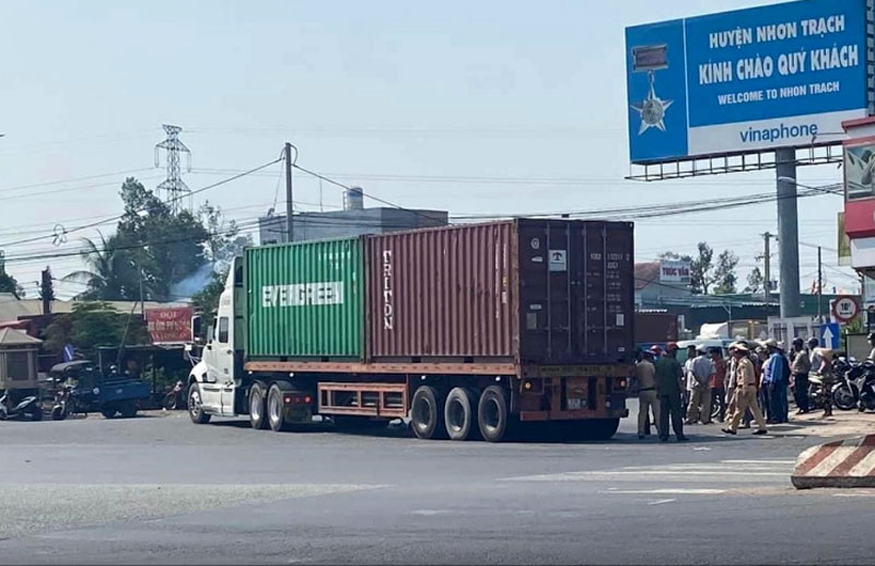 Hiện trường vụ tai nạn khiến ch&aacute;u b&eacute; 12 tuổi tử vong tại chỗ.