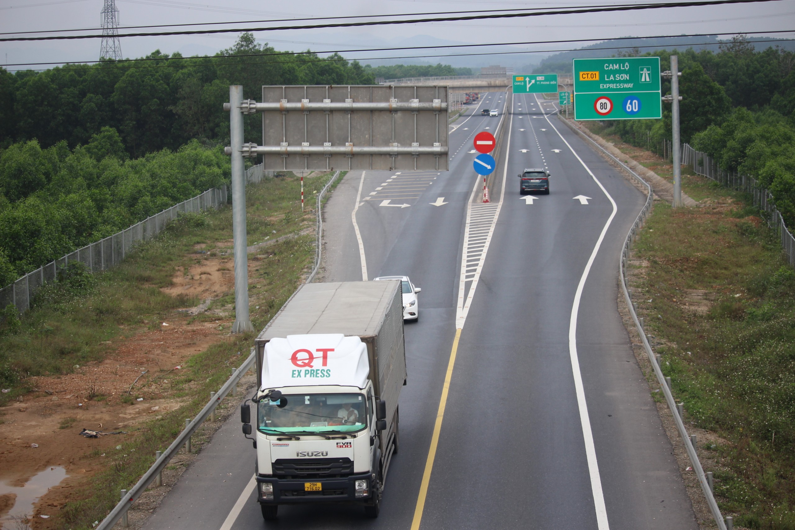 Tiếp thu phản &aacute;nh, r&agrave; so&aacute;t, điều chỉnh tổ chức giao th&ocirc;ng cao tốc Cam Lộ - La Sơn- Ảnh 3.