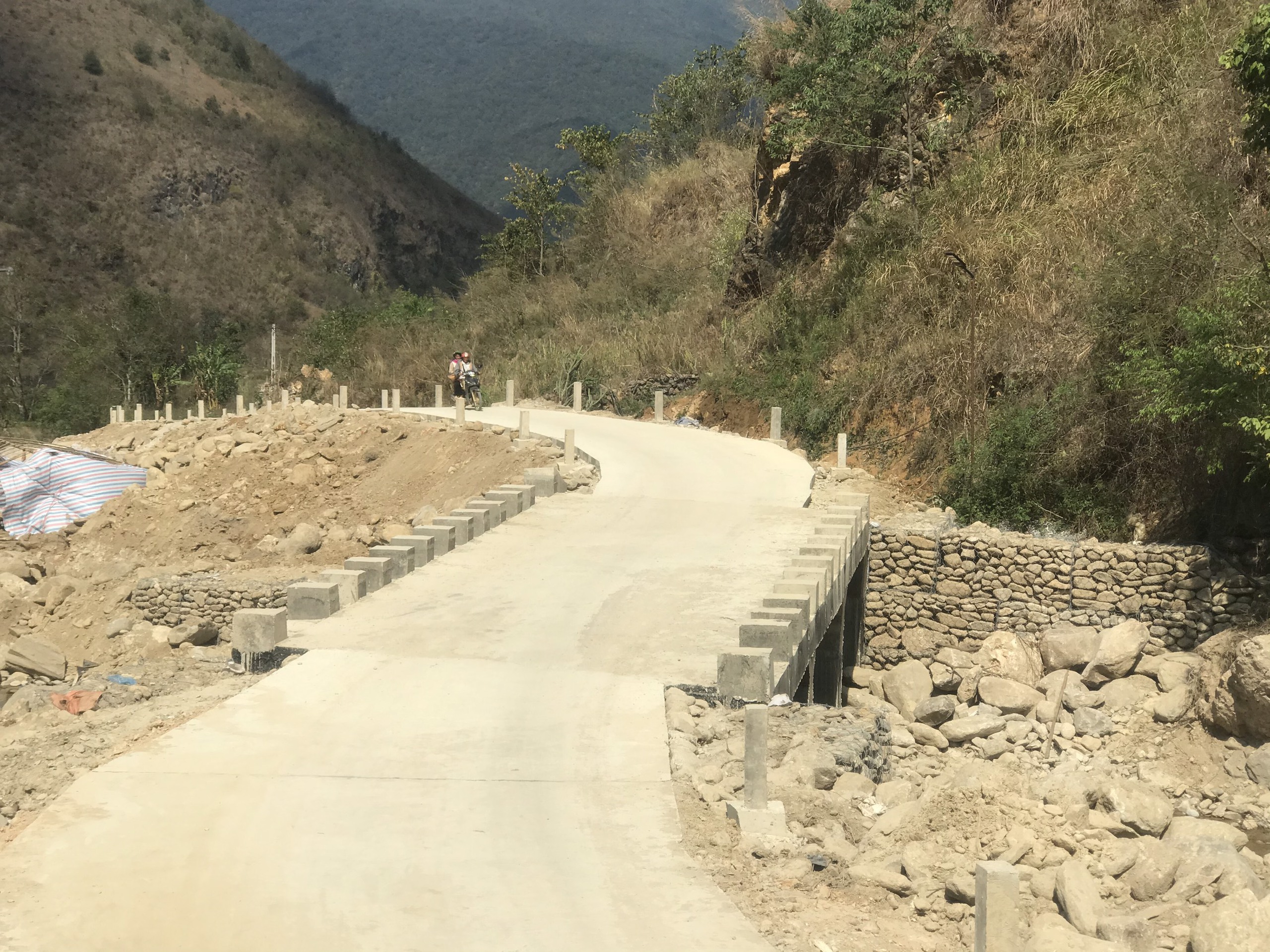 C&acirc;y cầu của B&aacute;o Giao th&ocirc;ng gi&uacute;p người d&acirc;n v&ugrave;ng cao Sơn La đi lại an to&agrave;n, tho&aacute;t ngh&egrave;o- Ảnh 12.