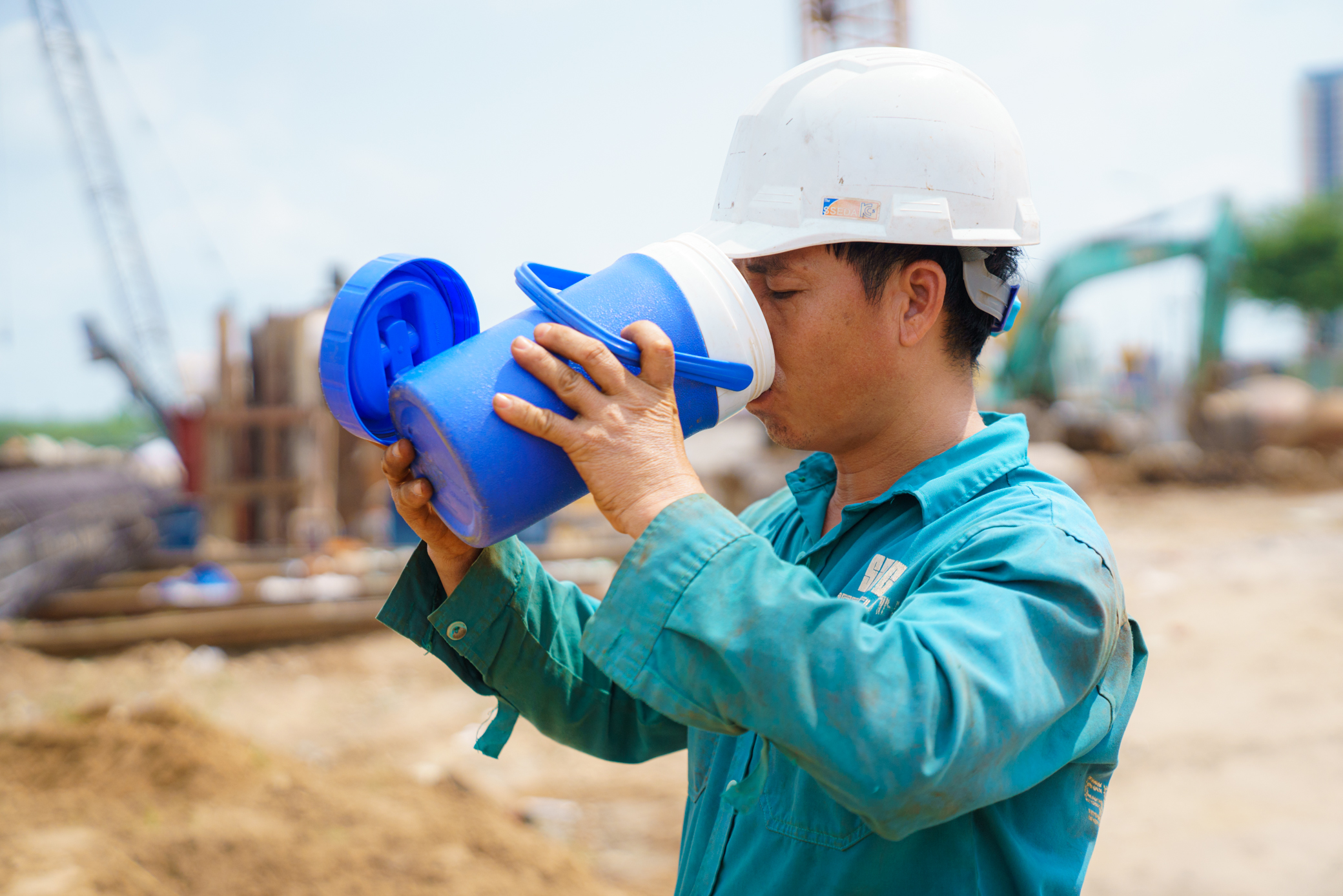 Thi công nút giao hơn 3.400 tỷ đồng ở TP.HCM giữa thời tiết nắng nóng- Ảnh 10.