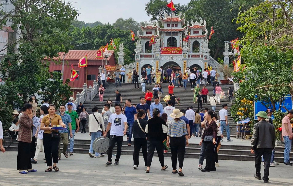 Trục lợi nhờ 