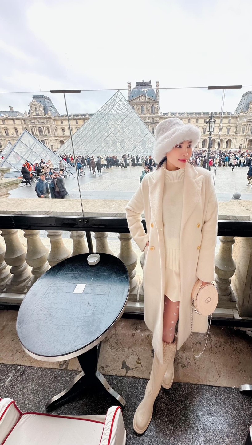 Quỳnh Thư khoe được chồng sắp cưới cầu h&ocirc;n tại Ph&aacute;p