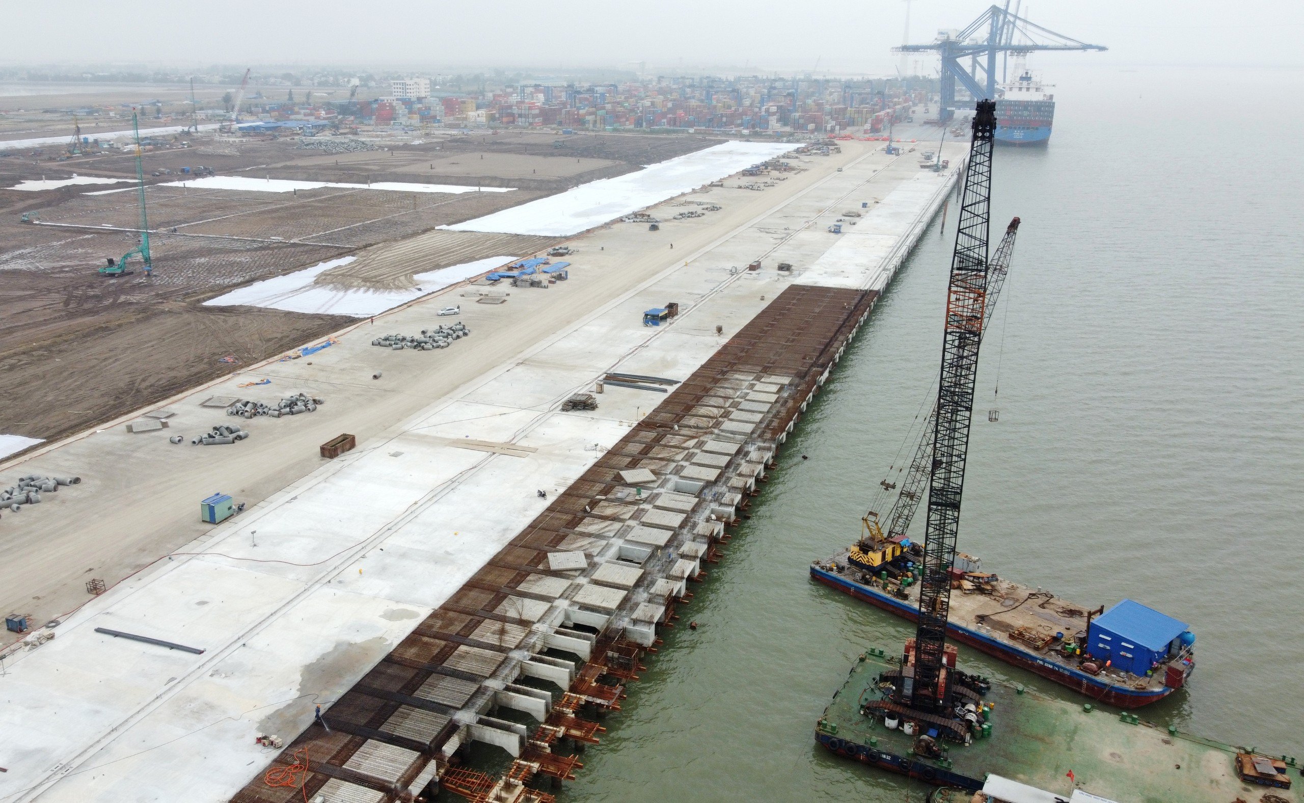 Nhộn nhịp c&ocirc;ng trường thi c&ocirc;ng cảng Lạch Huyện- Ảnh 8.