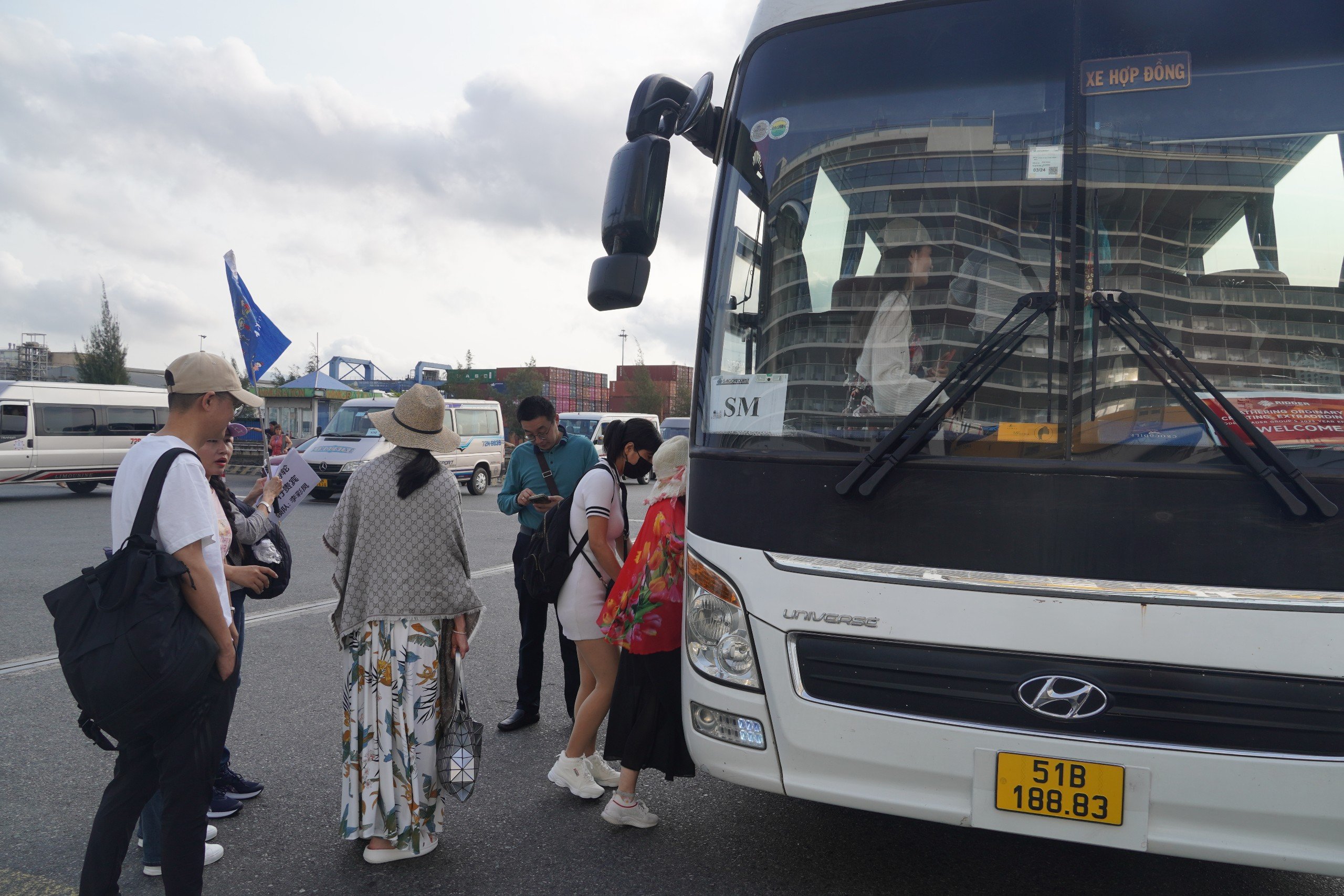 Siêu tàu Spectrum of The Seas đưa 4.485 khách quốc tế tới Bà Rịa - Vũng Tàu- Ảnh 5. Siêu tàu Spectrum of The Seas đưa 4.485 khách quốc tế tới Bà Rịa - Vũng Tàu- Ảnh 5.