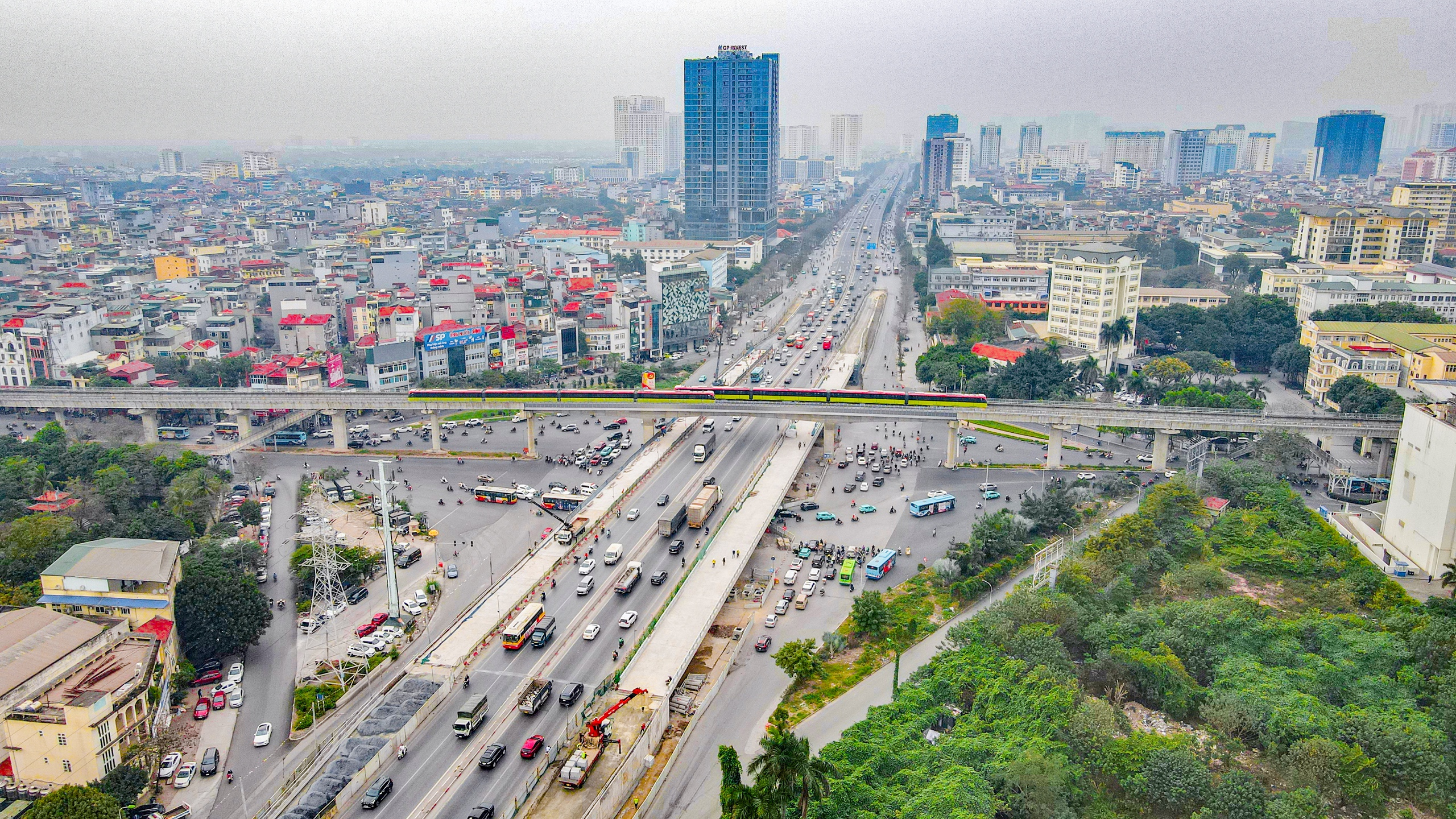 To&agrave;n cảnh 2 cầu đ&ocirc; thị n&uacute;t giao Mai Dịch chuẩn bị về đ&iacute;ch- Ảnh 2.