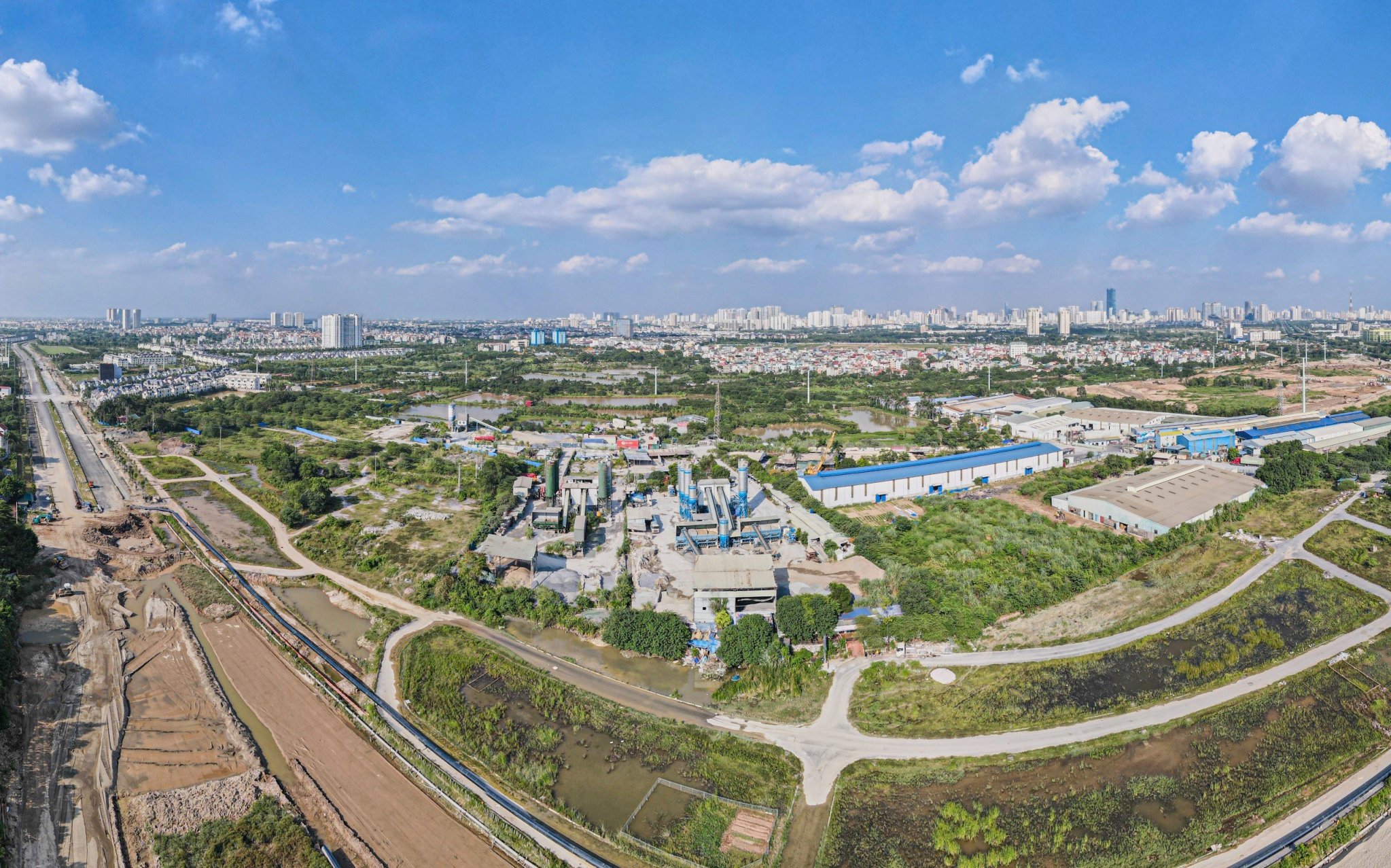 Chủ tịch H&agrave; Nội y&ecirc;u cầu giao đất dịch vụ cho d&acirc;n xong trong th&aacute;ng 9/2024- Ảnh 1.