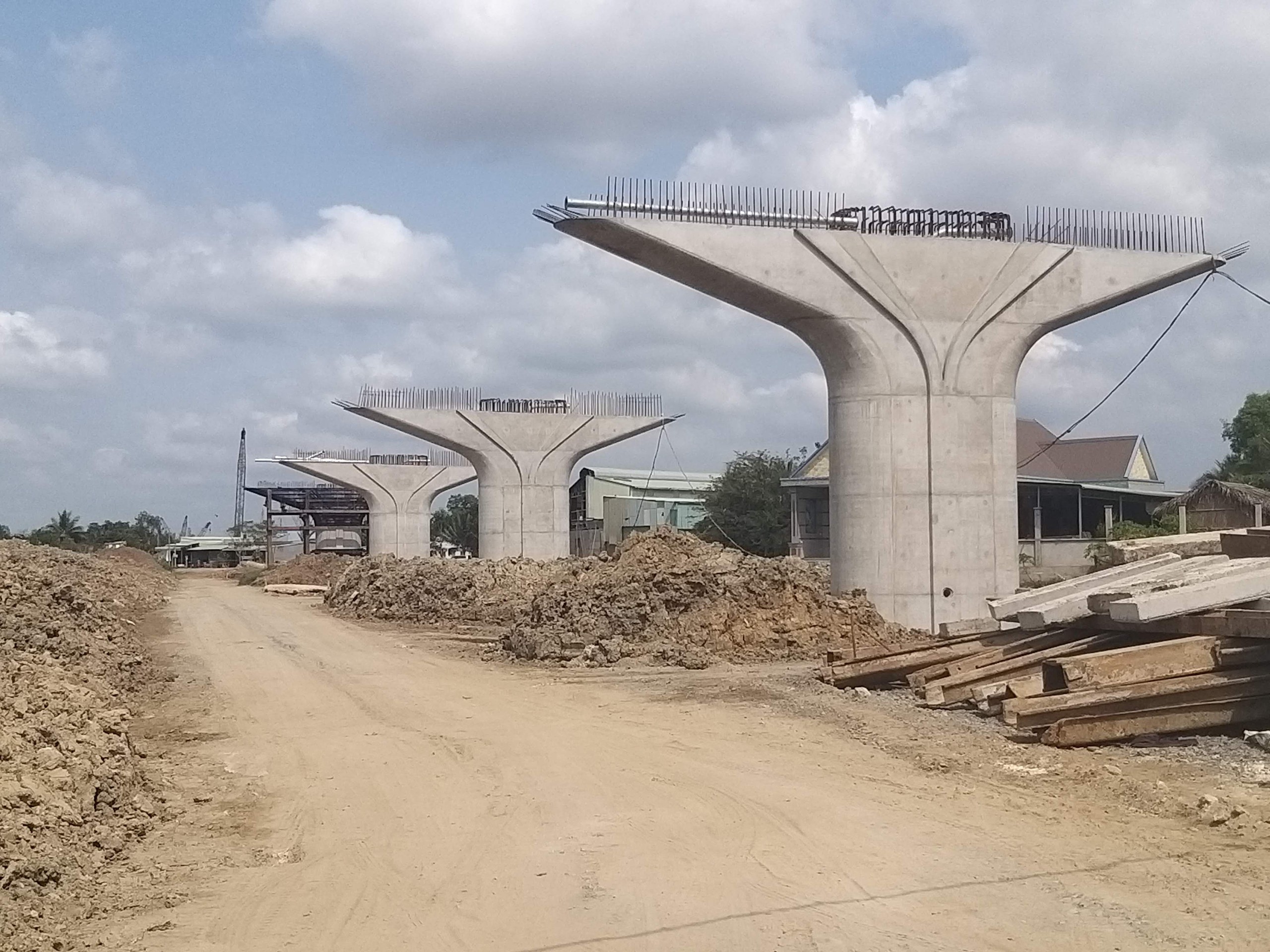 Lao dầm cầu T&acirc;n Bửu tr&ecirc;n đường V&agrave;nh đai 3  trong th&aacute;ng 5- Ảnh 1.