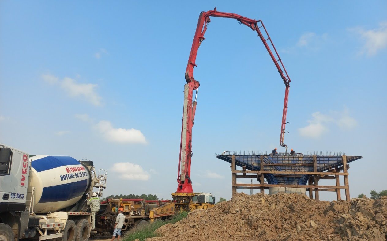Lao dầm cầu T&acirc;n Bửu tr&ecirc;n đường V&agrave;nh đai 3  trong th&aacute;ng 5- Ảnh 2.