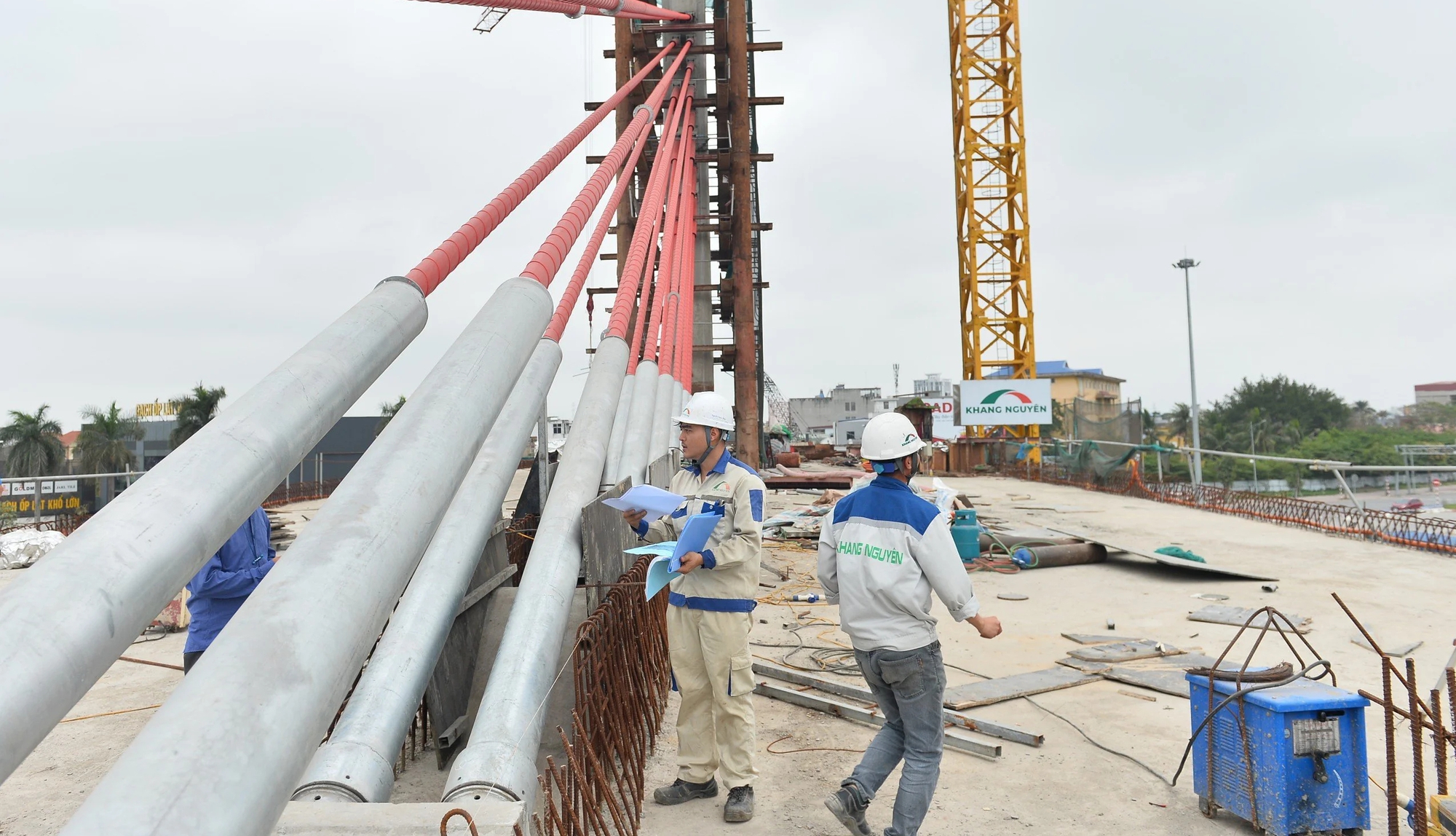 Tất bật c&ocirc;ng trường n&uacute;t giao kh&aacute;c mức tr&ecirc;n quốc lộ 5- Ảnh 7.