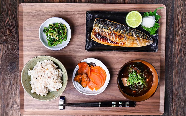 Chuy&ecirc;n gia dinh dưỡng chỉ m&oacute;n ăn quen thuộc gi&uacute;p đốt mỡ nội tạng, giảm c&acirc;n