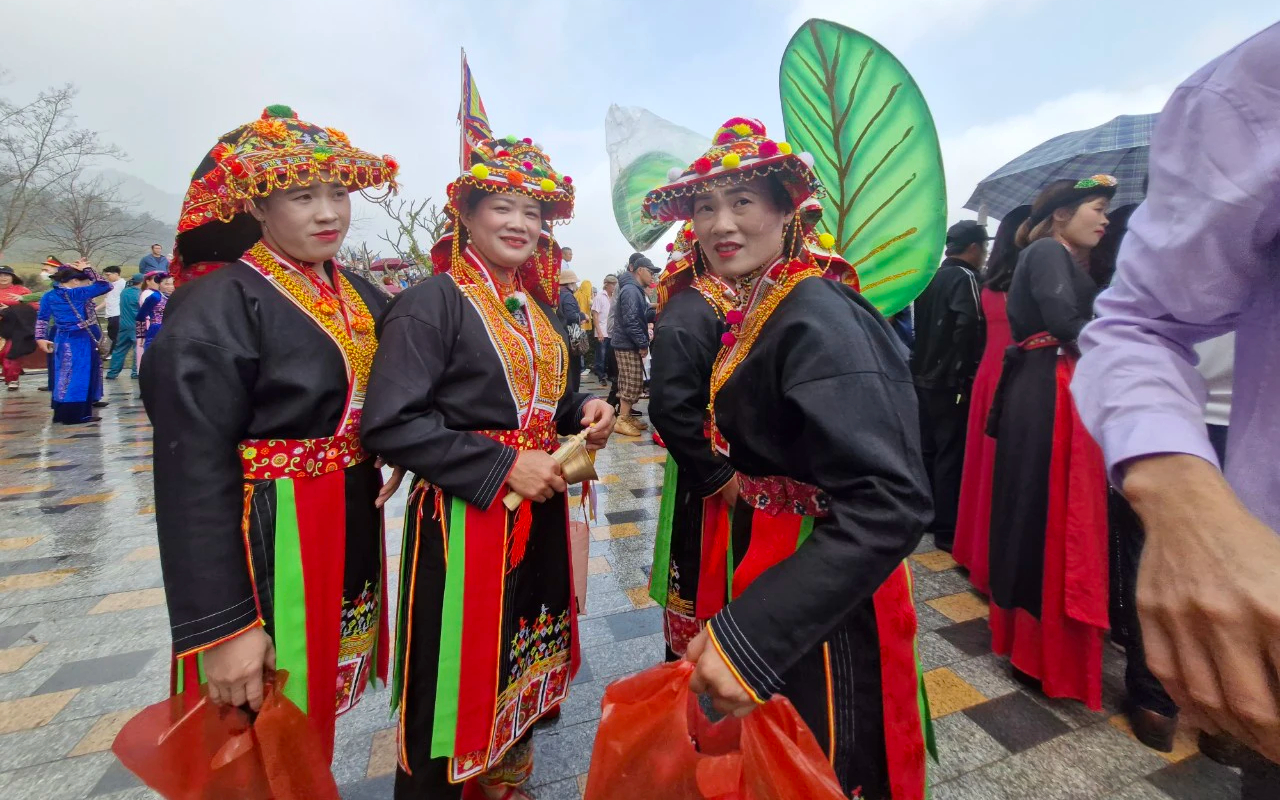 Hơn 15 ngh&igrave;n người đội mưa, chen ch&acirc;n dự lễ khai hội xu&acirc;n T&acirc;y Y&ecirc;n Tử- Ảnh 7.