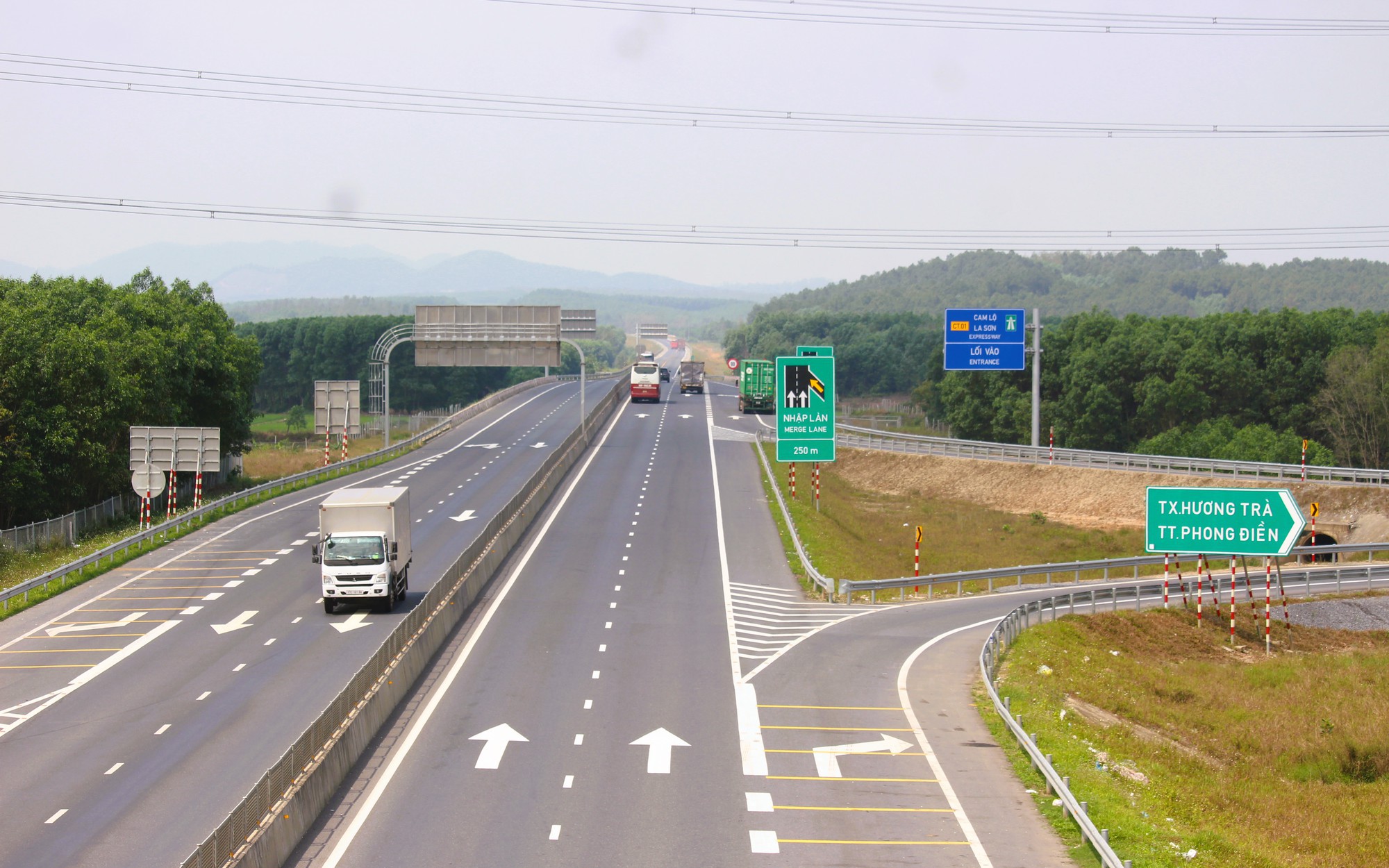Sẽ th&ecirc;m c&aacute;c đoạn xe được vượt tr&ecirc;n cao tốc Cam Lộ - La Sơn