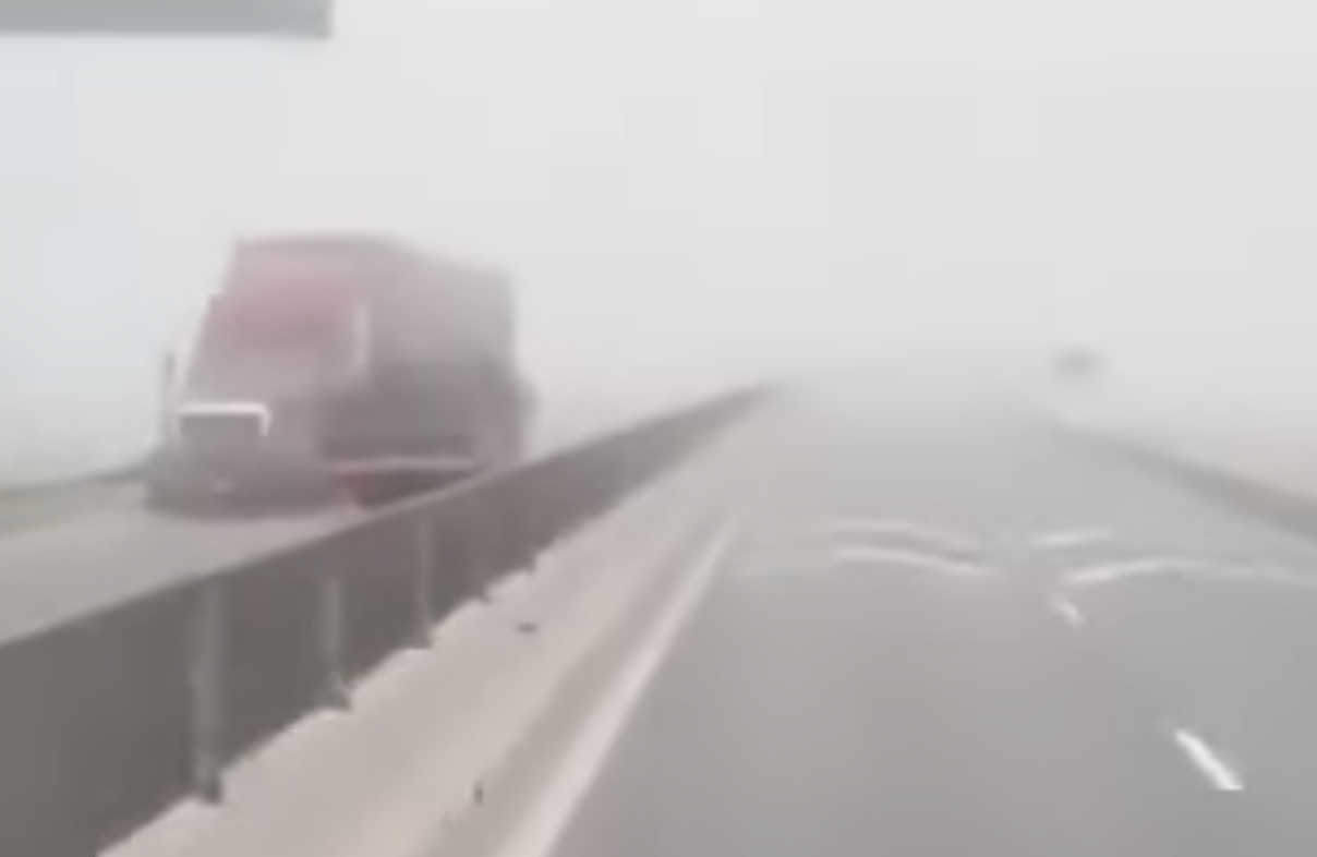 Xử l&yacute; t&agrave;i xế xe ben chạy ngược chiều tr&ecirc;n cao tốc- Ảnh 1.