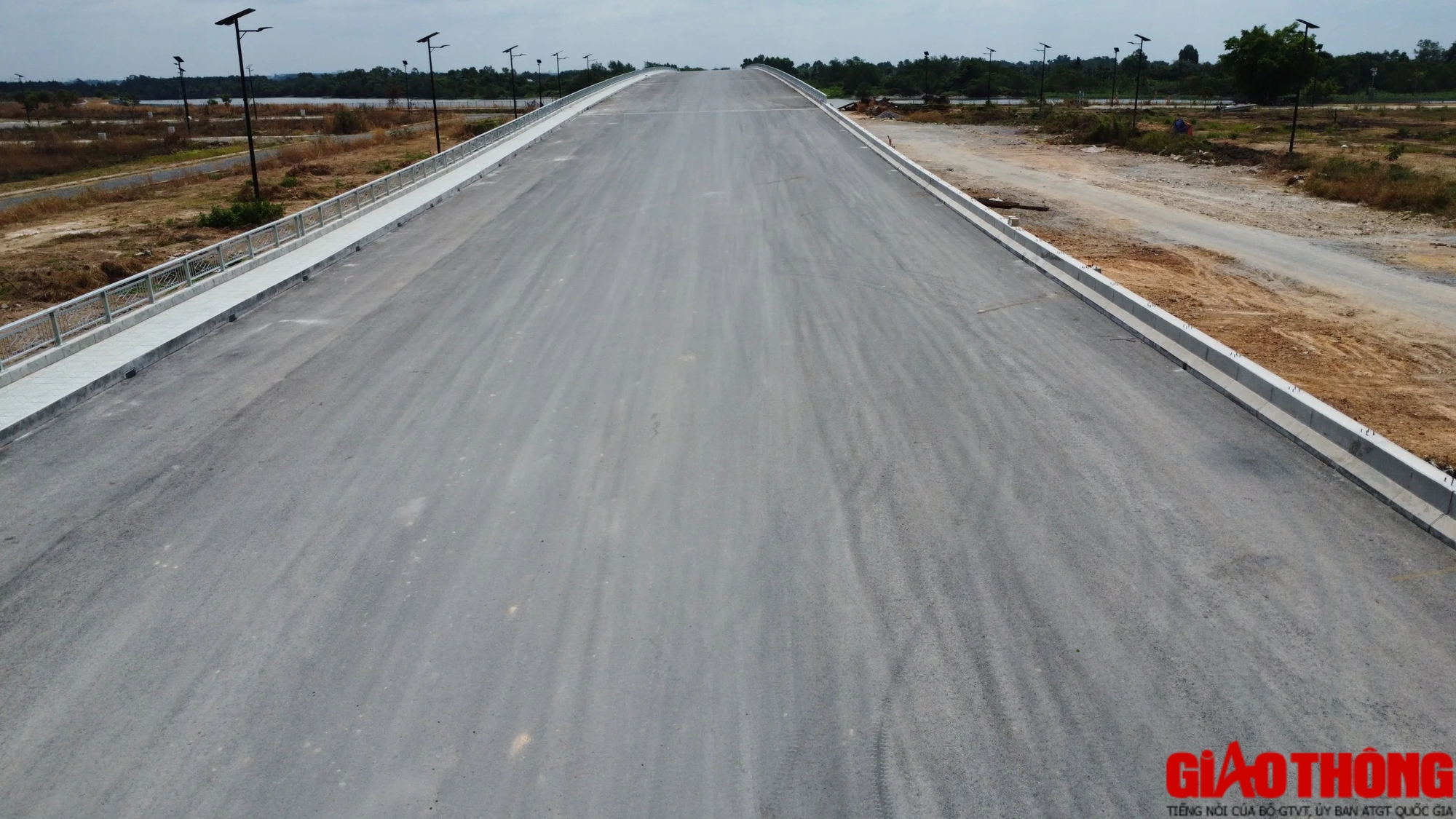 Đồng Nai: Cầu 400 tỷ sắp hoàn thành, đường kết nối vẫn thi công ì ạch- Ảnh 4. Đồng Nai: Cầu 400 tỷ sắp hoàn thành, đường kết nối vẫn thi công ì ạch- Ảnh 4.