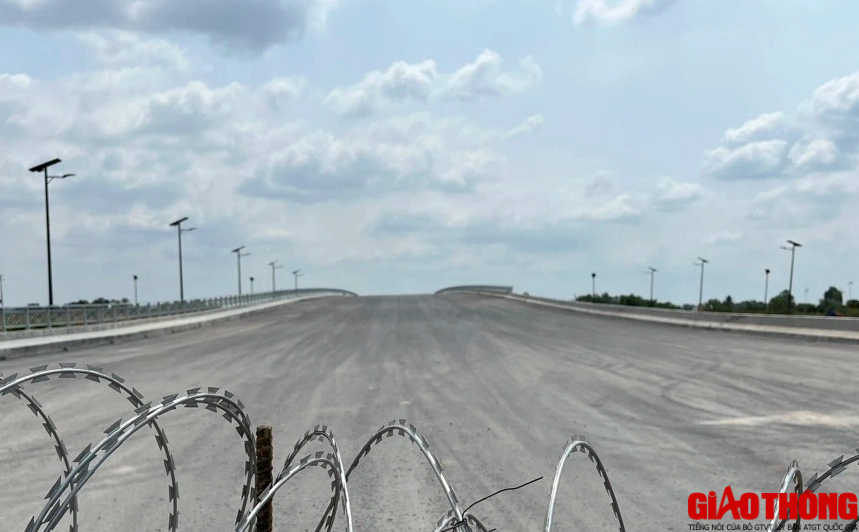 Đồng Nai: Cầu 400 tỷ sắp hoàn thành, đường kết nối vẫn thi công ì ạch- Ảnh 5. Đồng Nai: Cầu 400 tỷ sắp hoàn thành, đường kết nối vẫn thi công ì ạch- Ảnh 5.