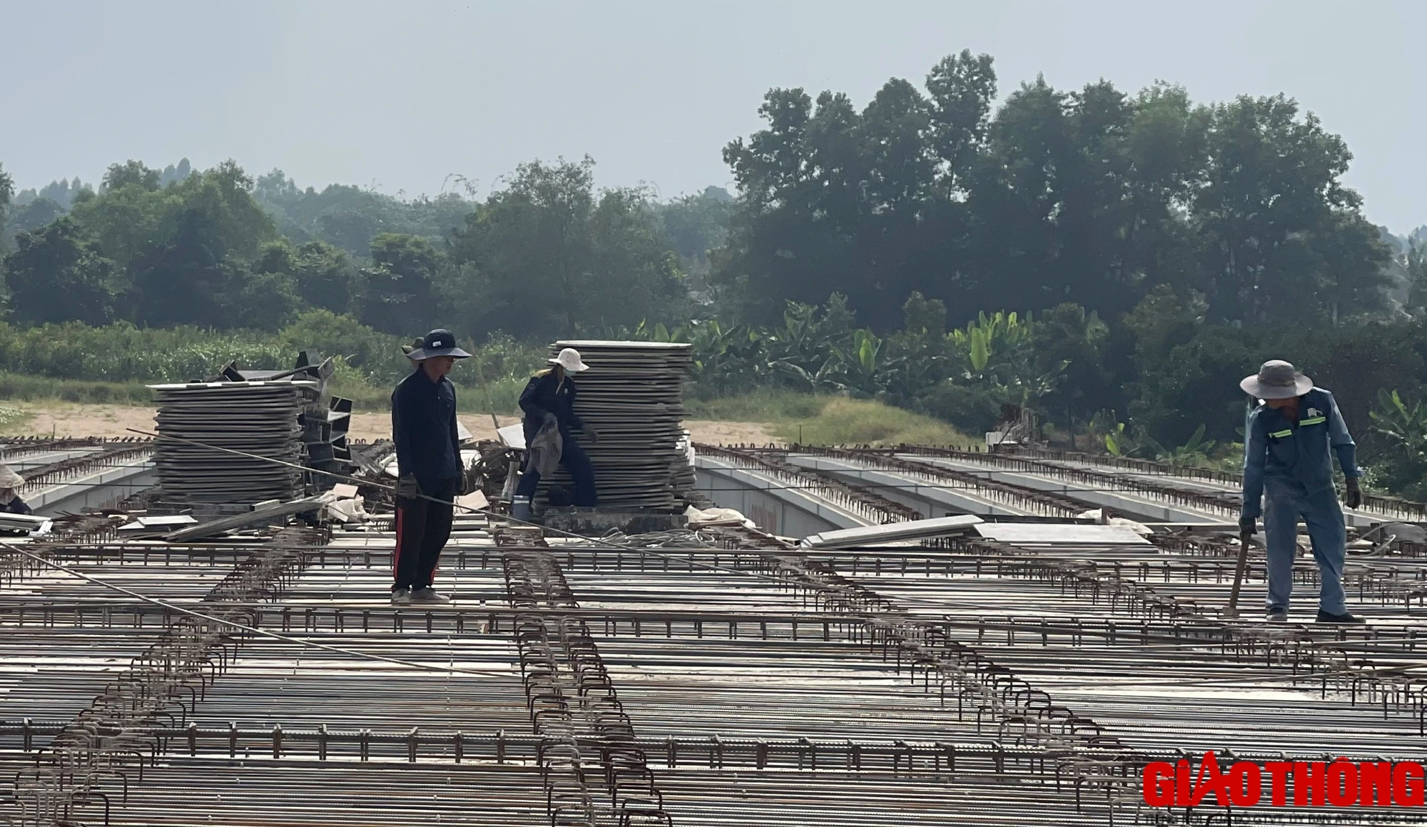 Đồng Nai: Cầu 400 tỷ sắp hoàn thành, đường kết nối vẫn thi công ì ạch- Ảnh 7. Đồng Nai: Cầu 400 tỷ sắp hoàn thành, đường kết nối vẫn thi công ì ạch- Ảnh 7.