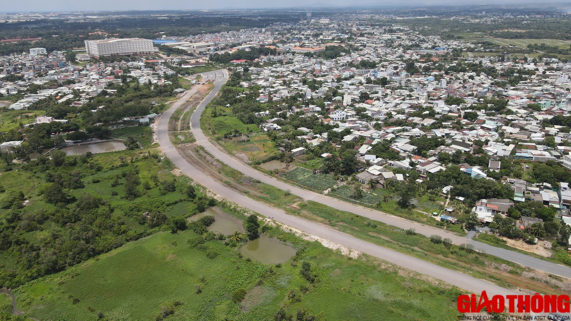 Đồng Nai: Cầu 400 tỷ sắp hoàn thành, đường kết nối vẫn thi công ì ạch- Ảnh 9. Đồng Nai: Cầu 400 tỷ sắp hoàn thành, đường kết nối vẫn thi công ì ạch- Ảnh 9.