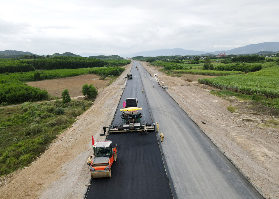 Tranh thủ thời tiết tốt đẩy tiến độ cao tốc qua Kh&aacute;nh H&ograve;a- Ảnh 5.