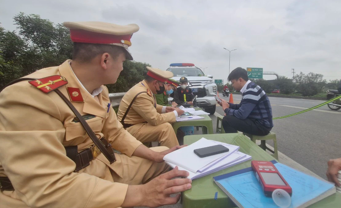 C&aacute;ch n&agrave;o để kh&ocirc;ng phạm lỗi khi gặp xe 